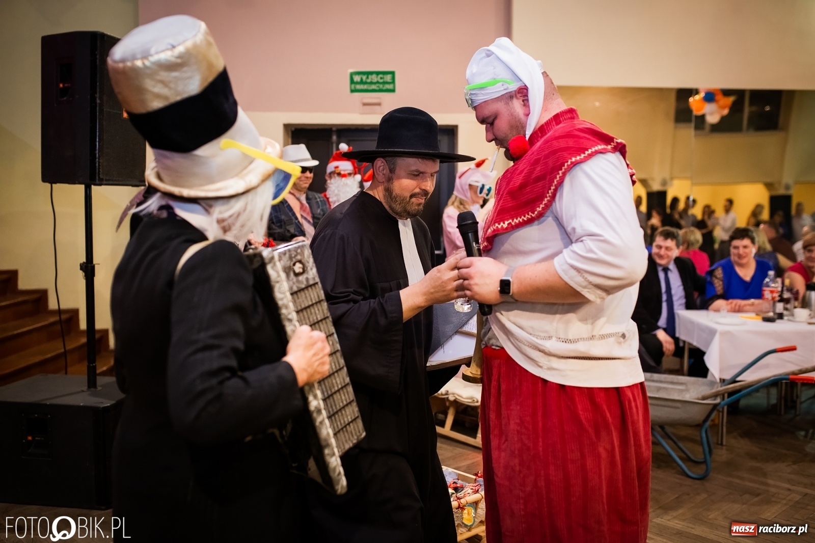 Zdjęcie w galerii na portalu naszraciborz.pl: I po karnawale. Pogrzebanie basa w Krzanowicach [FOTO i WIDEO] wiadomości z regionu