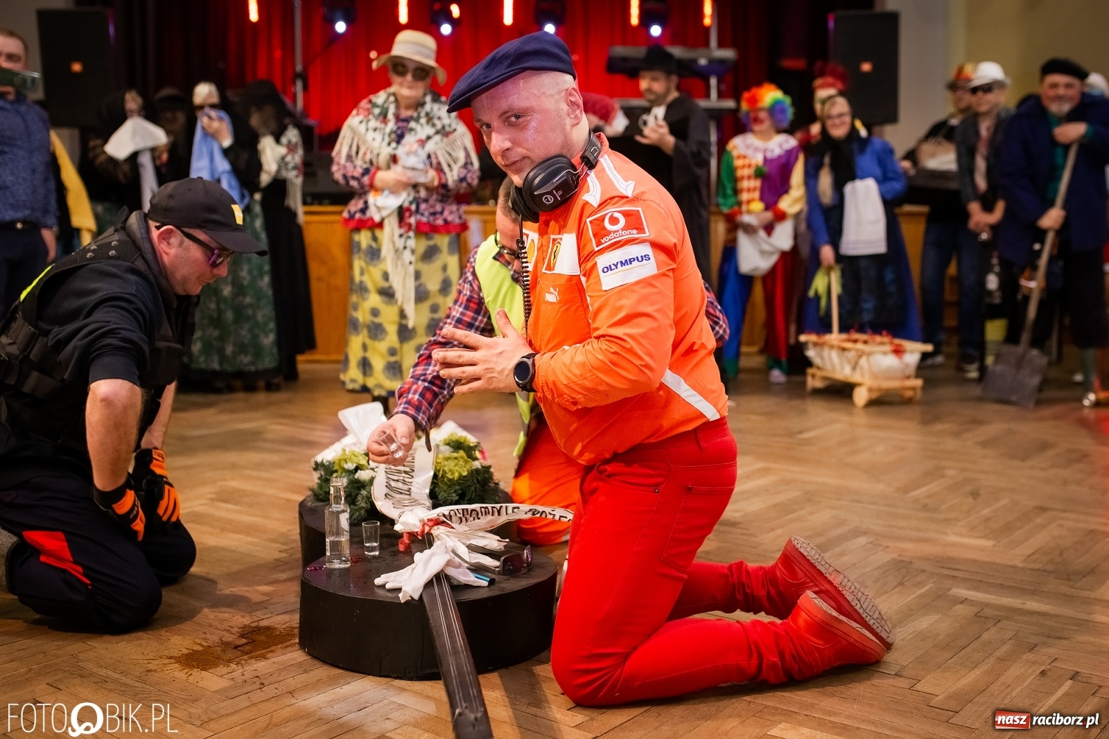 Zdjęcie w galerii na portalu naszraciborz.pl: I po karnawale. Pogrzebanie basa w Krzanowicach [FOTO i WIDEO] wiadomości z regionu