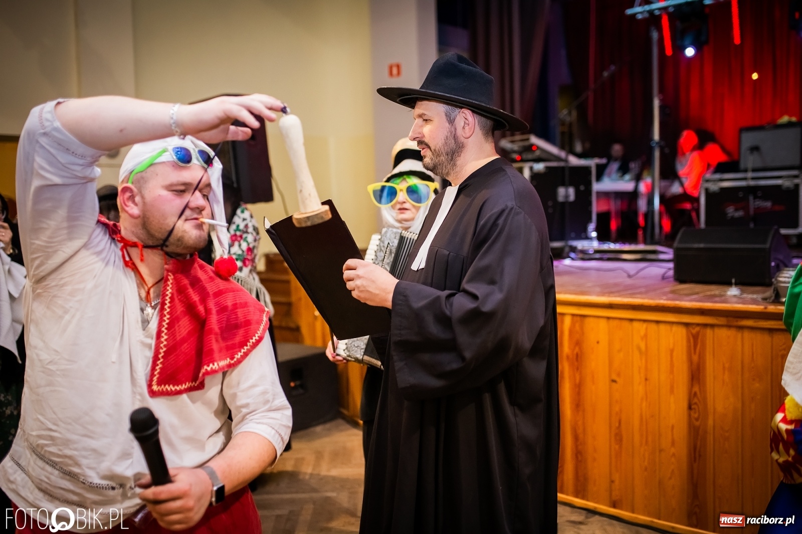 Zdjęcie w galerii na portalu naszraciborz.pl: I po karnawale. Pogrzebanie basa w Krzanowicach [FOTO i WIDEO] wiadomości z regionu