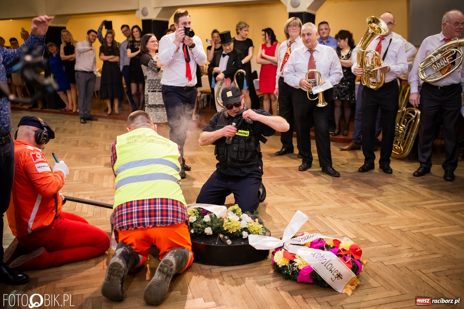 Zdjęcie w galerii na portalu naszraciborz.pl: I po karnawale. Pogrzebanie basa w Krzanowicach [FOTO i WIDEO] wiadomości z regionu