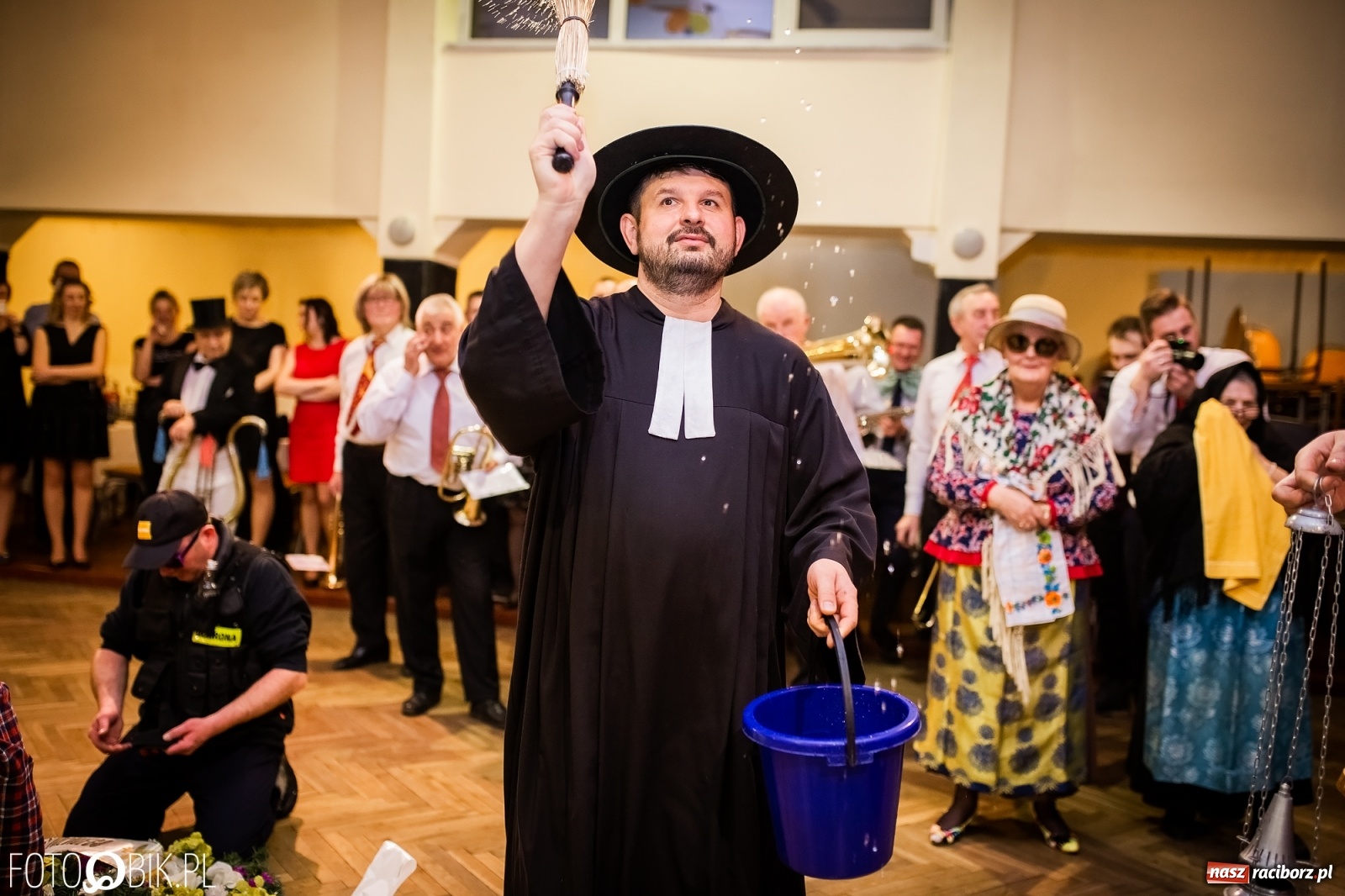 Zdjęcie w galerii na portalu naszraciborz.pl: I po karnawale. Pogrzebanie basa w Krzanowicach [FOTO i WIDEO] wiadomości z regionu