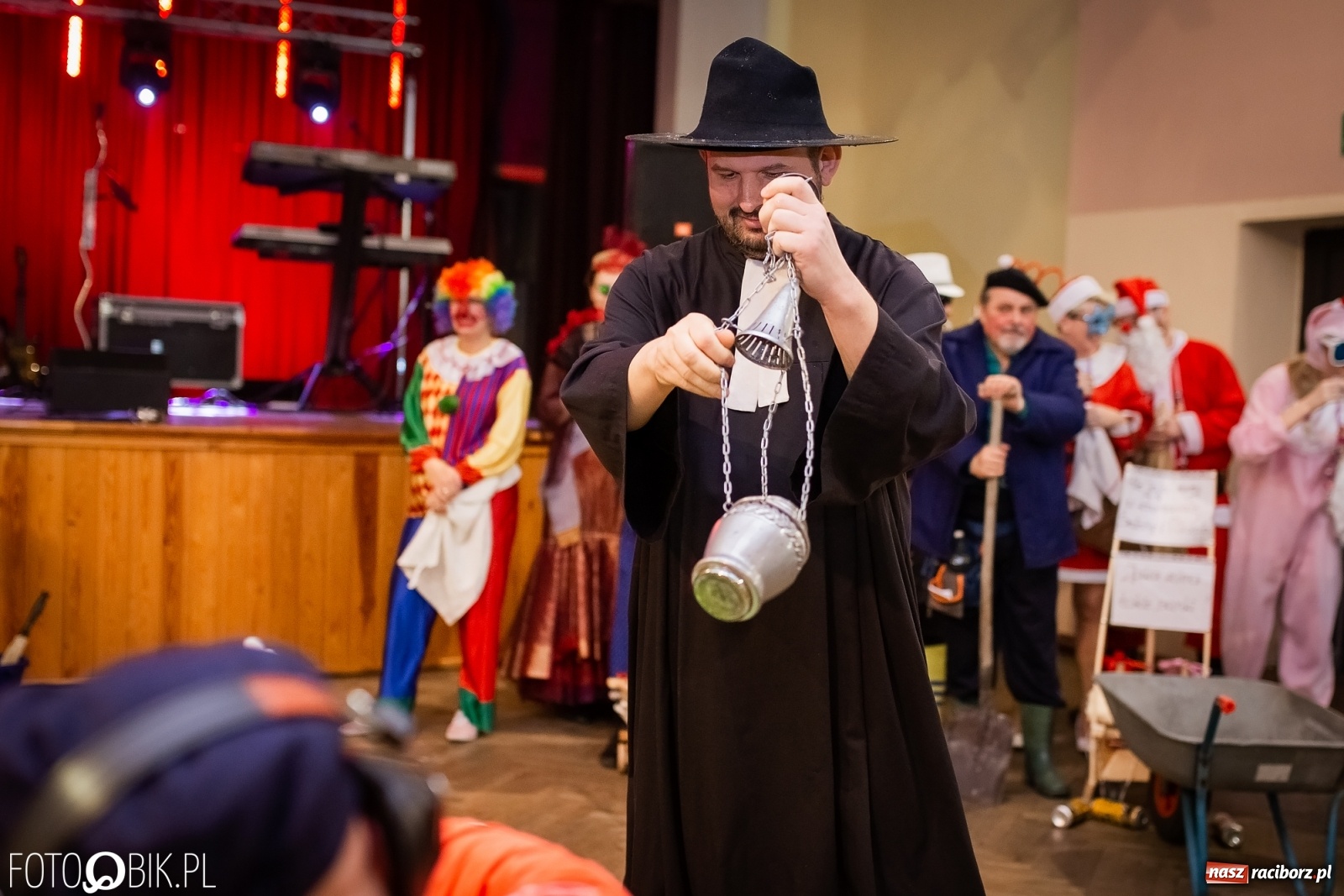 Zdjęcie w galerii na portalu naszraciborz.pl: I po karnawale. Pogrzebanie basa w Krzanowicach [FOTO i WIDEO] wiadomości z regionu