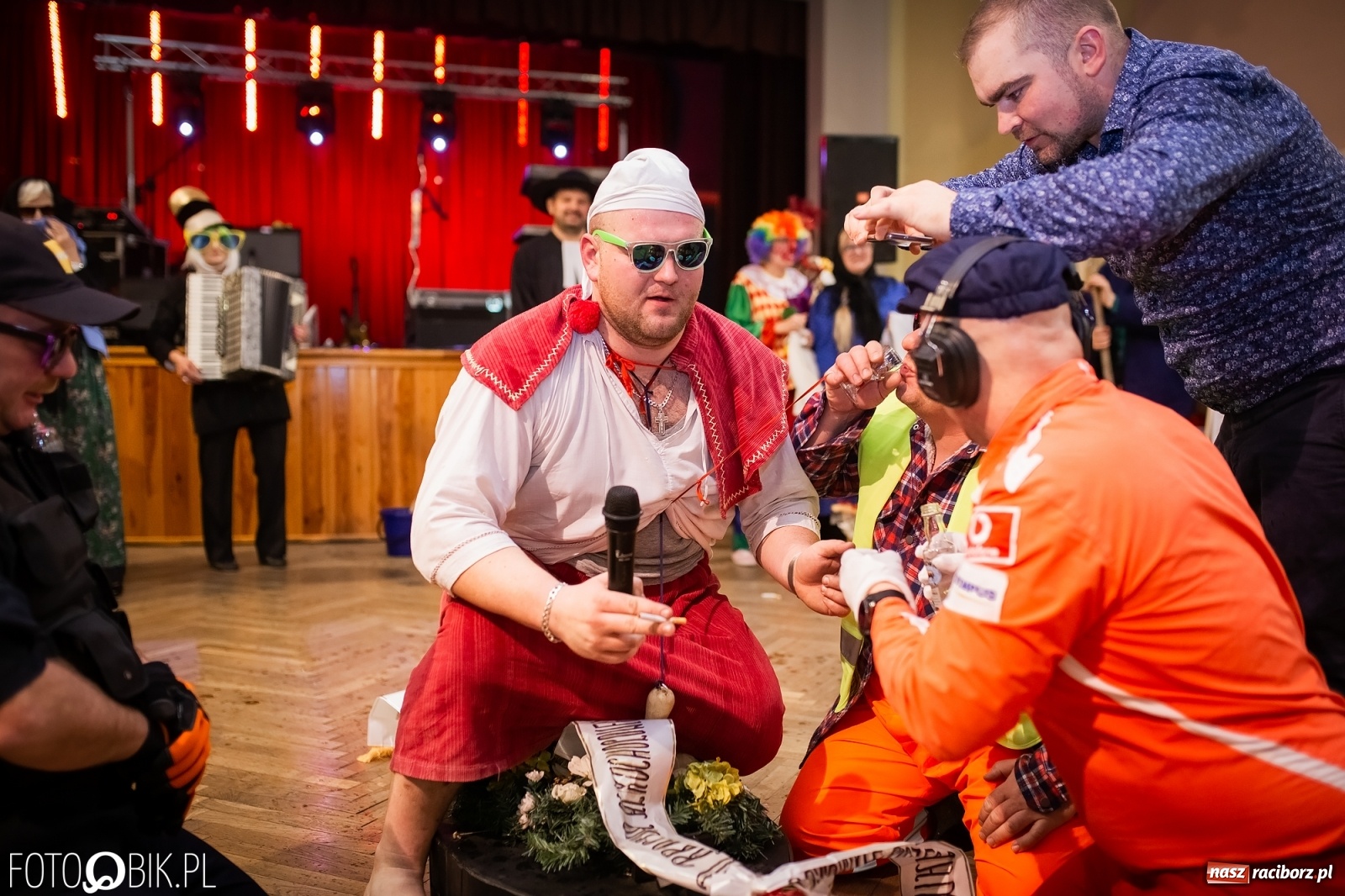 Zdjęcie w galerii na portalu naszraciborz.pl: I po karnawale. Pogrzebanie basa w Krzanowicach [FOTO i WIDEO] wiadomości z regionu