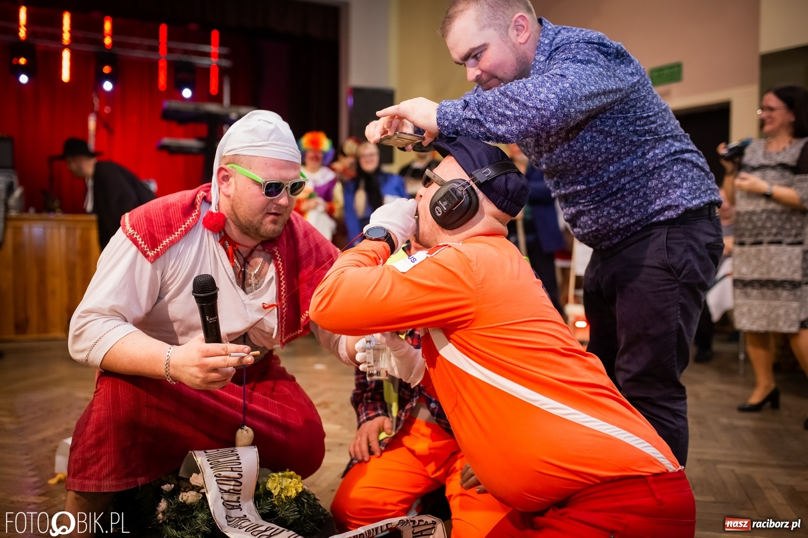 Zdjęcie w galerii na portalu naszraciborz.pl: I po karnawale. Pogrzebanie basa w Krzanowicach [FOTO i WIDEO] wiadomości z regionu