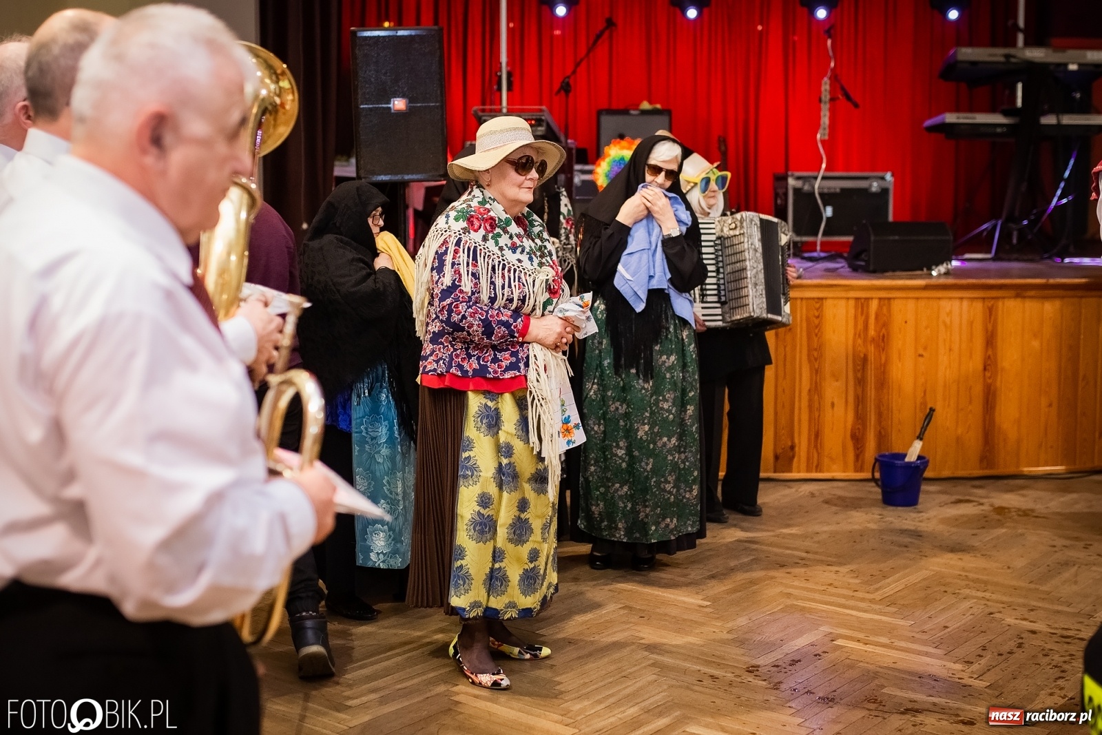Zdjęcie w galerii na portalu naszraciborz.pl: I po karnawale. Pogrzebanie basa w Krzanowicach [FOTO i WIDEO] wiadomości z regionu