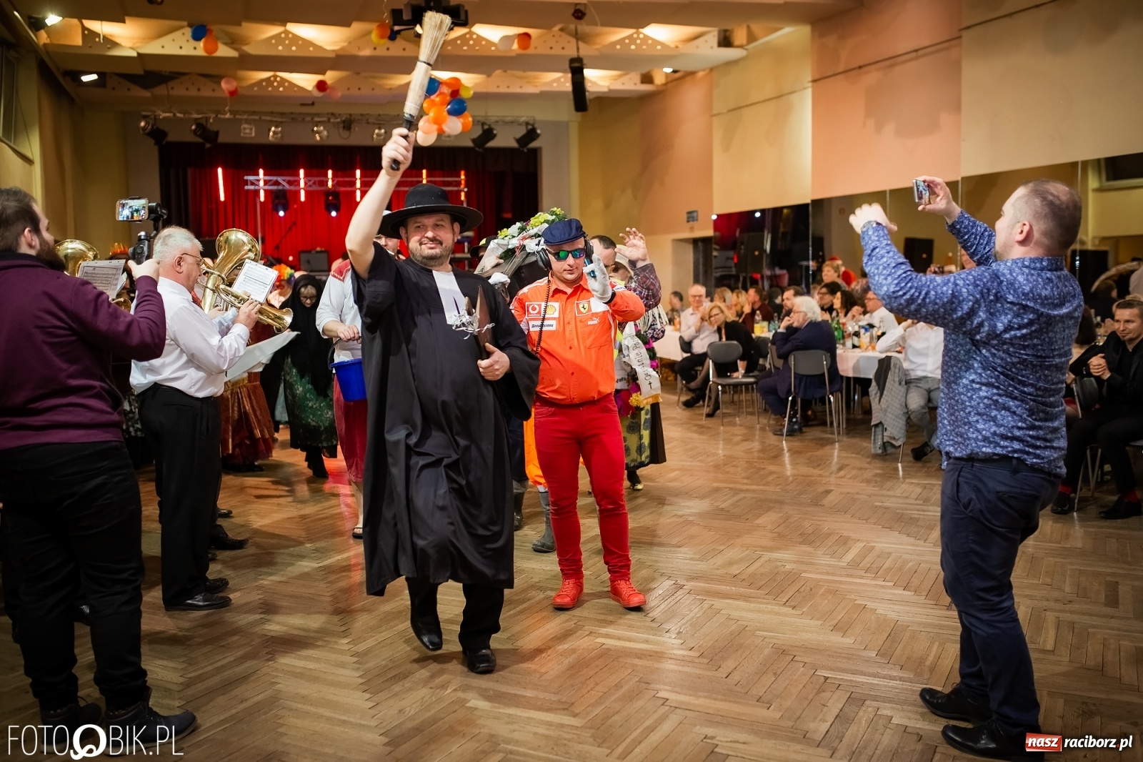 Zdjęcie w galerii na portalu naszraciborz.pl: I po karnawale. Pogrzebanie basa w Krzanowicach [FOTO i WIDEO] wiadomości z regionu