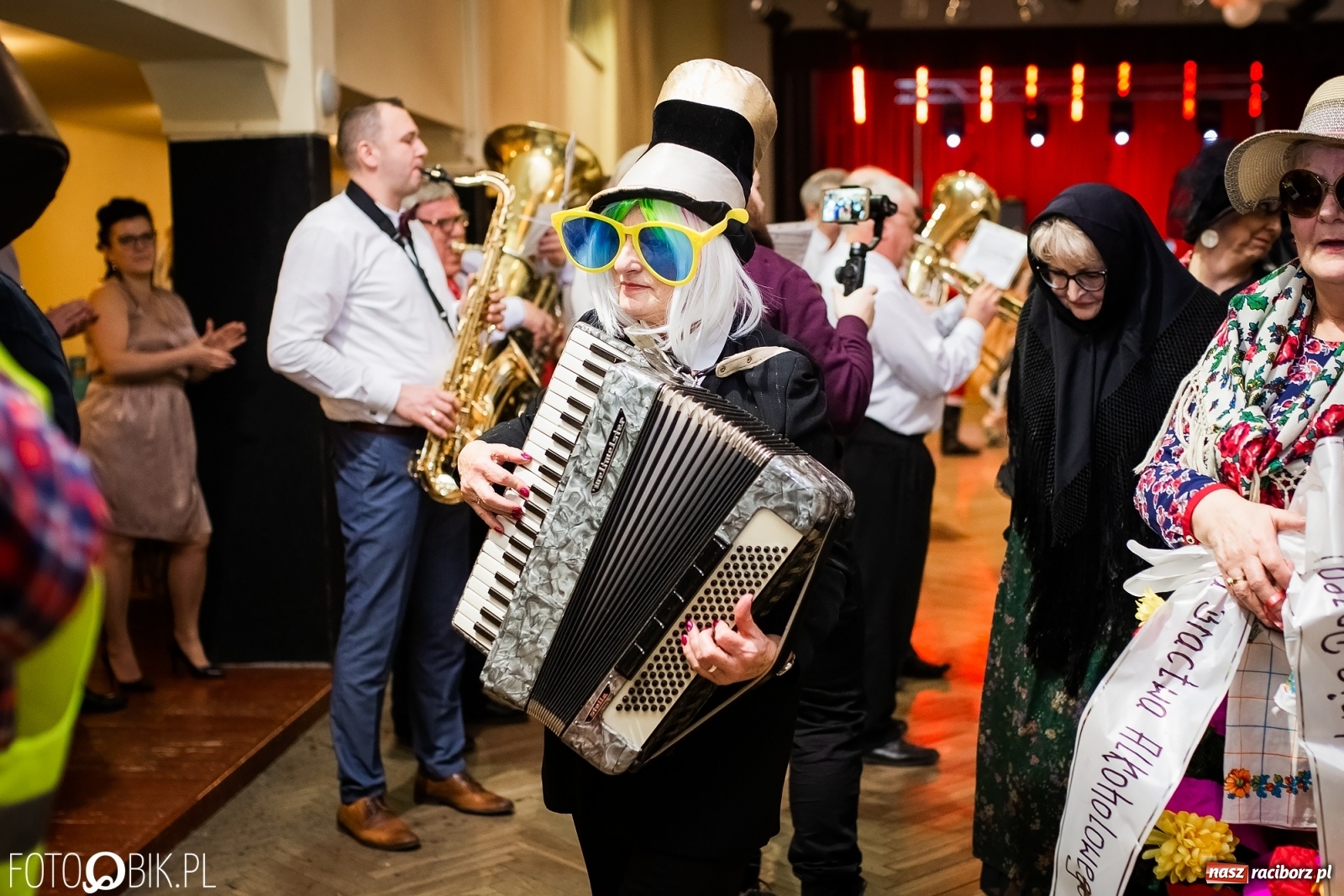 Zdjęcie w galerii na portalu naszraciborz.pl: I po karnawale. Pogrzebanie basa w Krzanowicach [FOTO i WIDEO] wiadomości z regionu