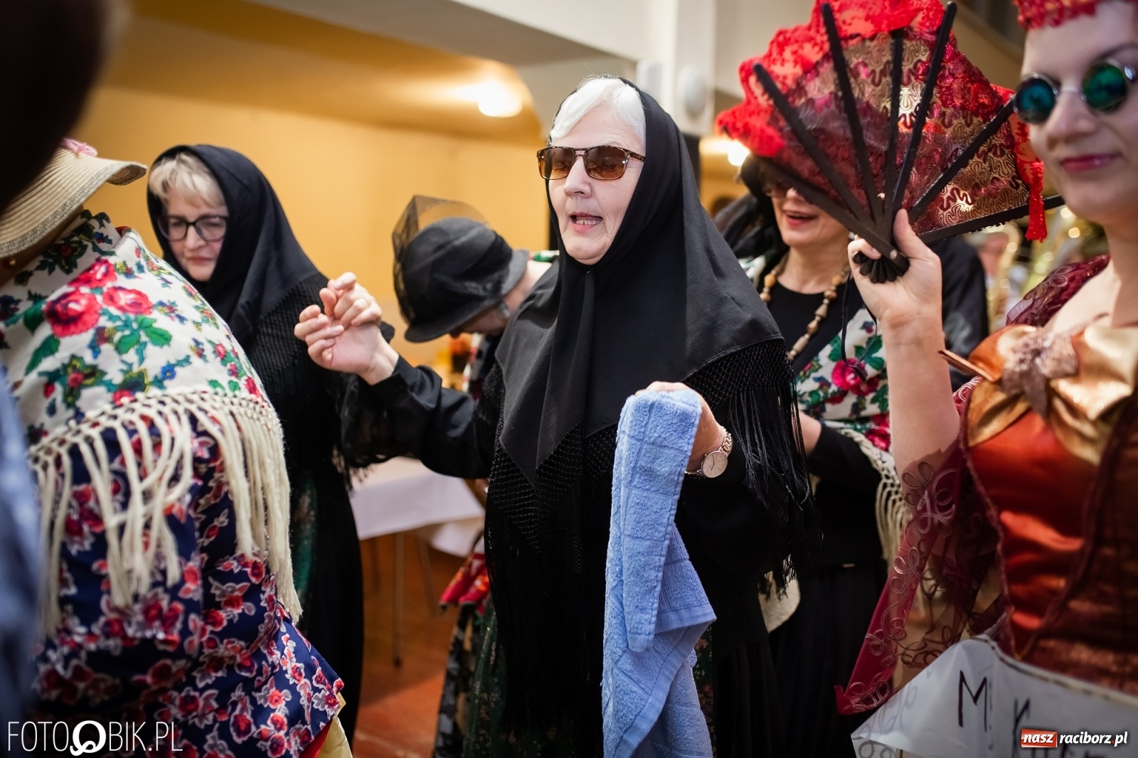 Zdjęcie w galerii na portalu naszraciborz.pl: I po karnawale. Pogrzebanie basa w Krzanowicach [FOTO i WIDEO] wiadomości z regionu