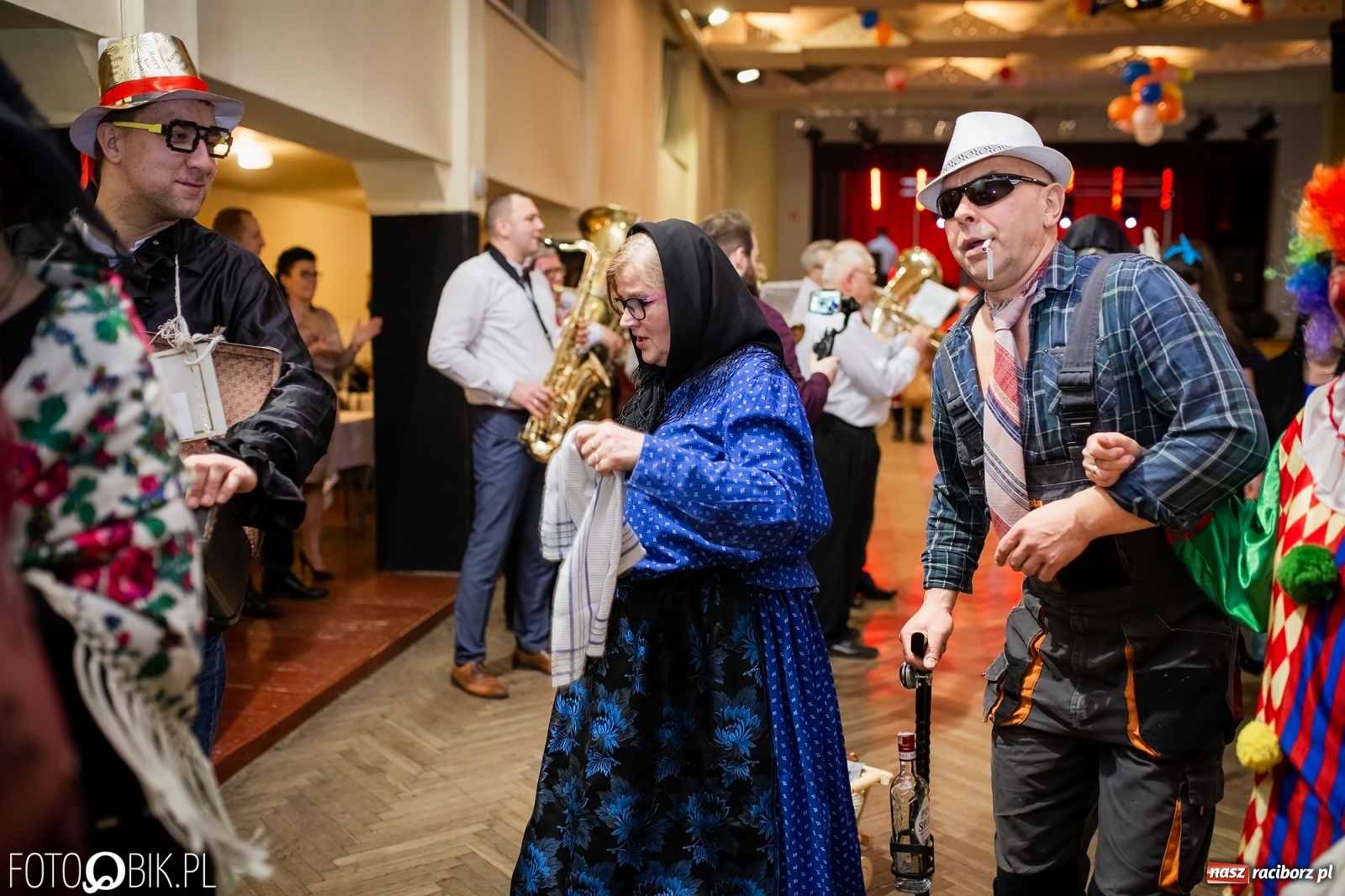 Zdjęcie w galerii na portalu naszraciborz.pl: I po karnawale. Pogrzebanie basa w Krzanowicach [FOTO i WIDEO] wiadomości z regionu