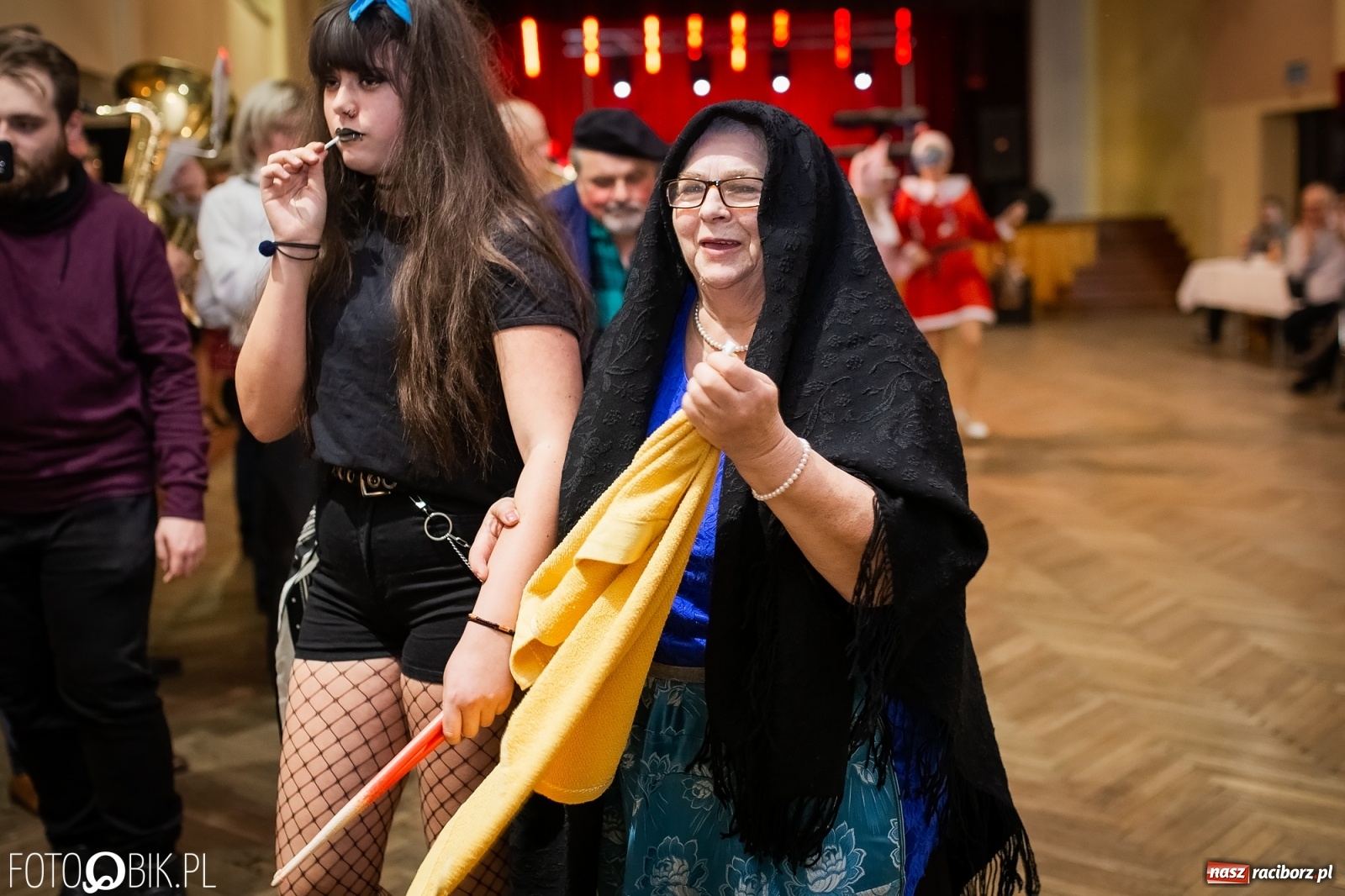 Zdjęcie w galerii na portalu naszraciborz.pl: I po karnawale. Pogrzebanie basa w Krzanowicach [FOTO i WIDEO] wiadomości z regionu