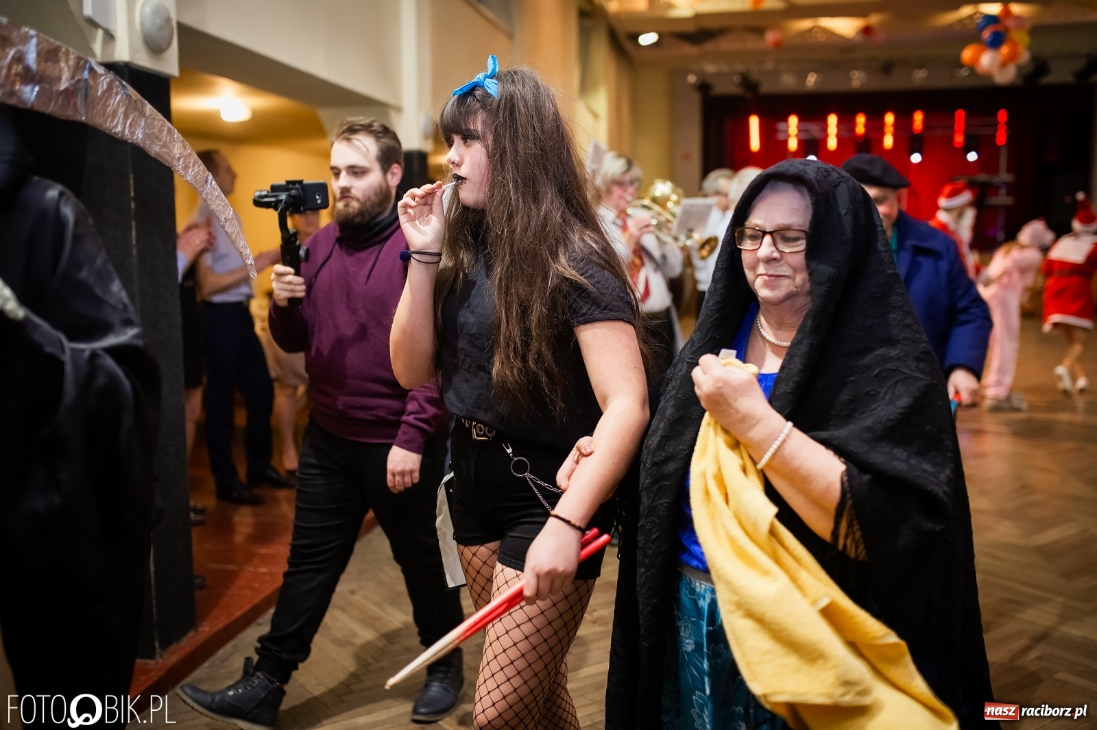 Zdjęcie w galerii na portalu naszraciborz.pl: I po karnawale. Pogrzebanie basa w Krzanowicach [FOTO i WIDEO] wiadomości z regionu