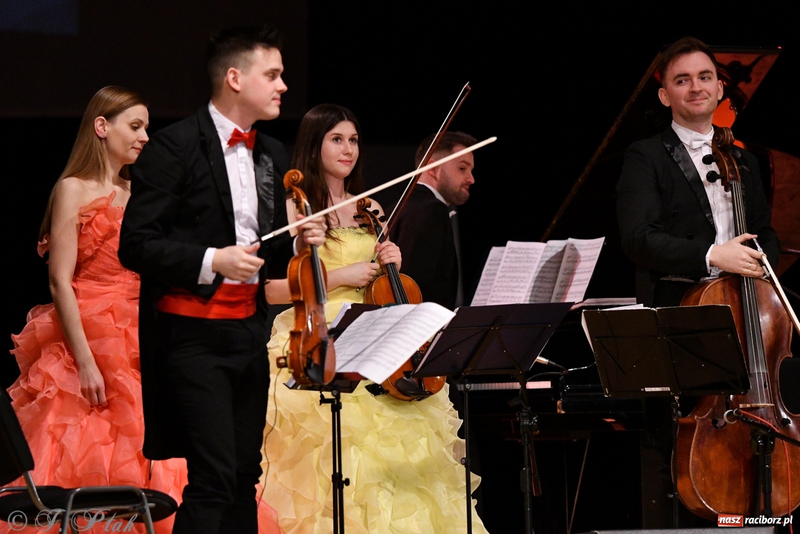 Zdjęcie w galerii na portalu naszraciborz.pl: Raciborzanie uwielbiają klasykę. Koncert Wiedeński w RCK  wiadomości z regionu