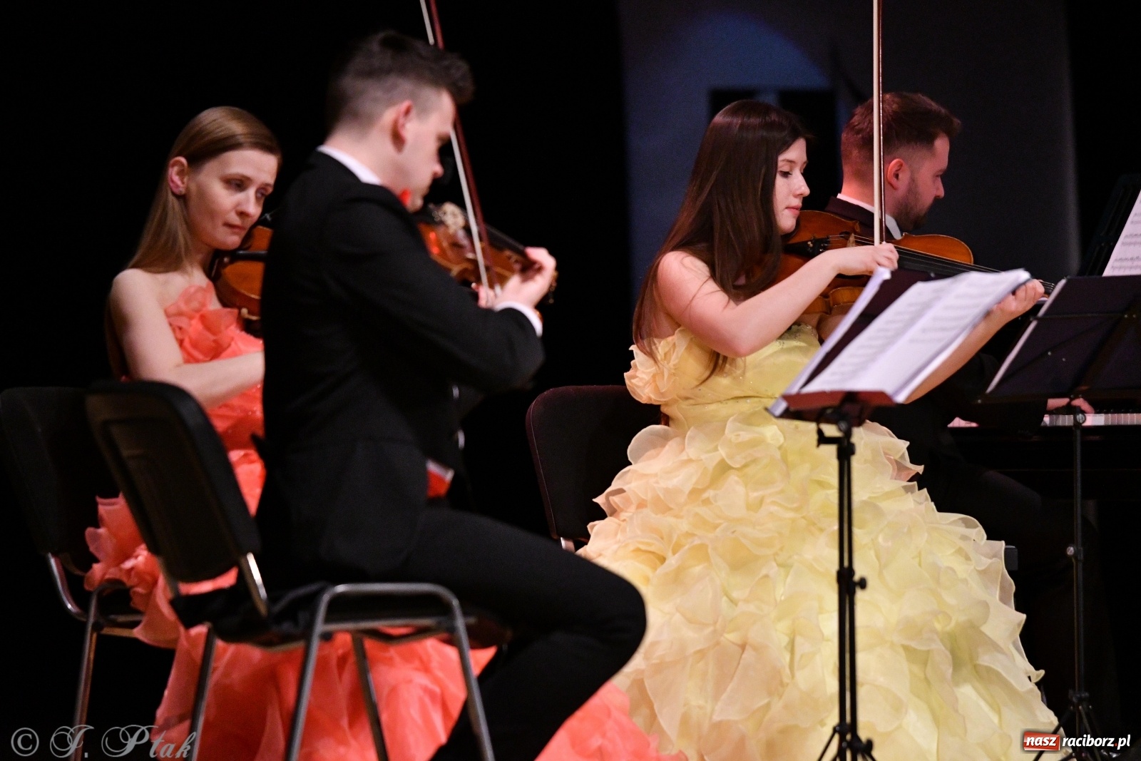 Zdjęcie w galerii na portalu naszraciborz.pl: Raciborzanie uwielbiają klasykę. Koncert Wiedeński w RCK  wiadomości z regionu