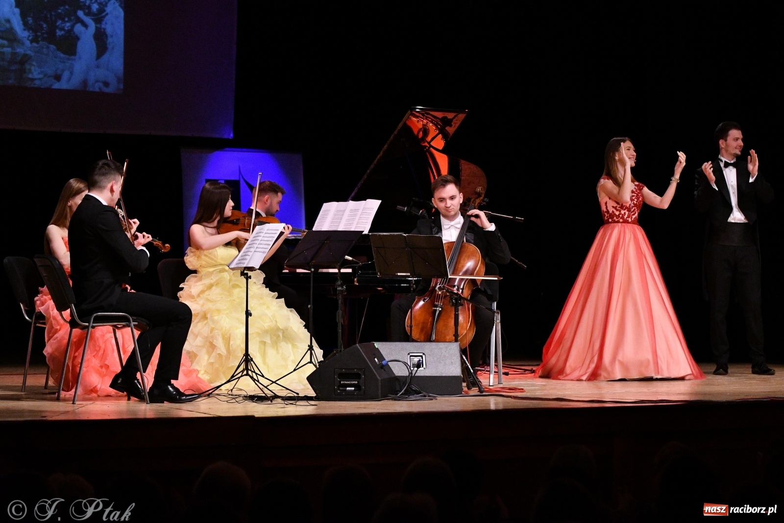 Zdjęcie w galerii na portalu naszraciborz.pl: Raciborzanie uwielbiają klasykę. Koncert Wiedeński w RCK  wiadomości z regionu