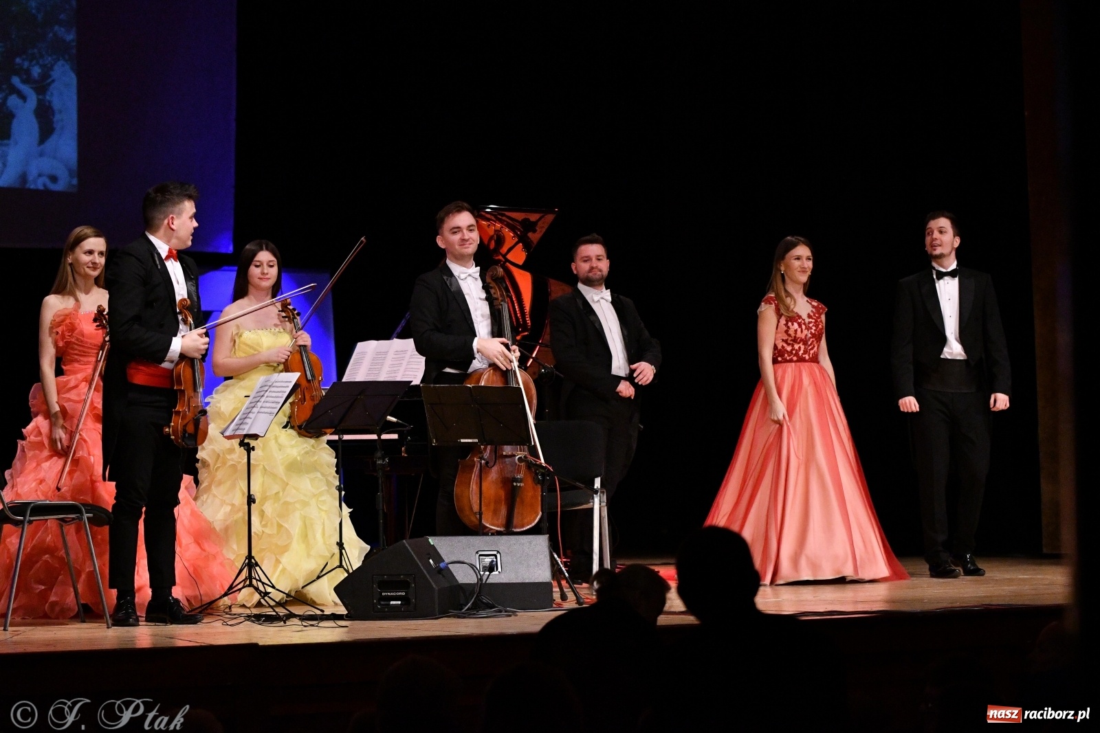 Zdjęcie w galerii na portalu naszraciborz.pl: Raciborzanie uwielbiają klasykę. Koncert Wiedeński w RCK  wiadomości z regionu