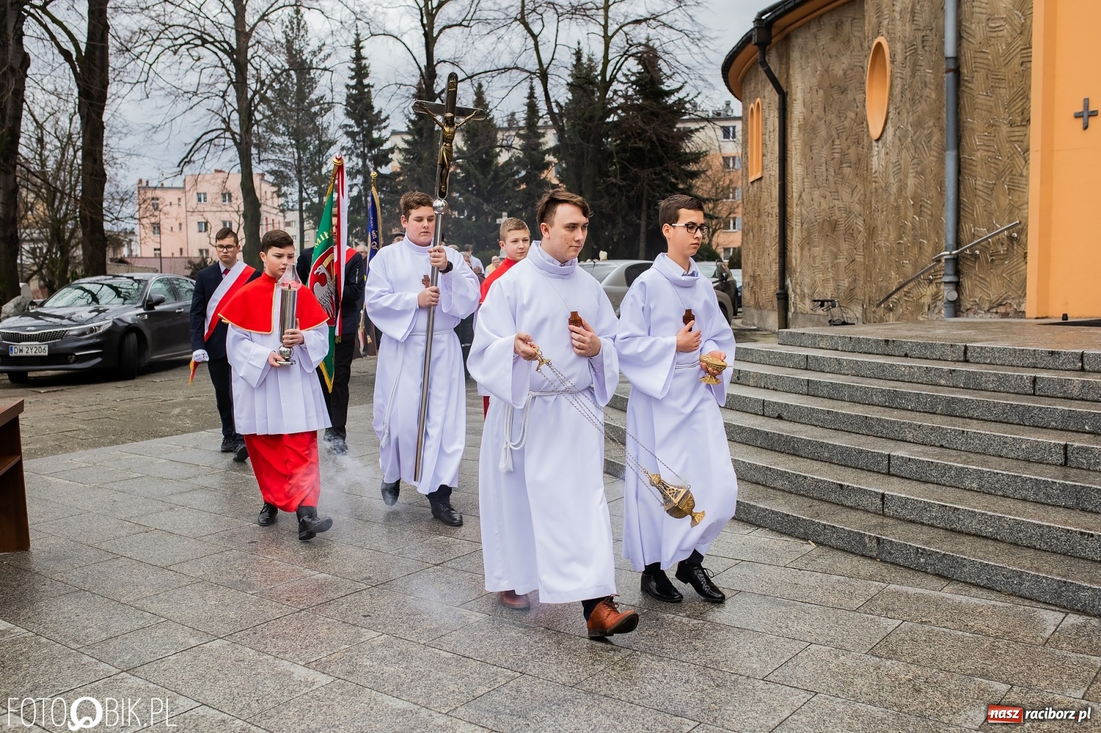 Zdjęcie w galerii na portalu naszraciborz.pl: Przy więzieniu odsłonięto tablicę poświęconą bł. Ryszardowi Henkesowi  wiadomości z regionu