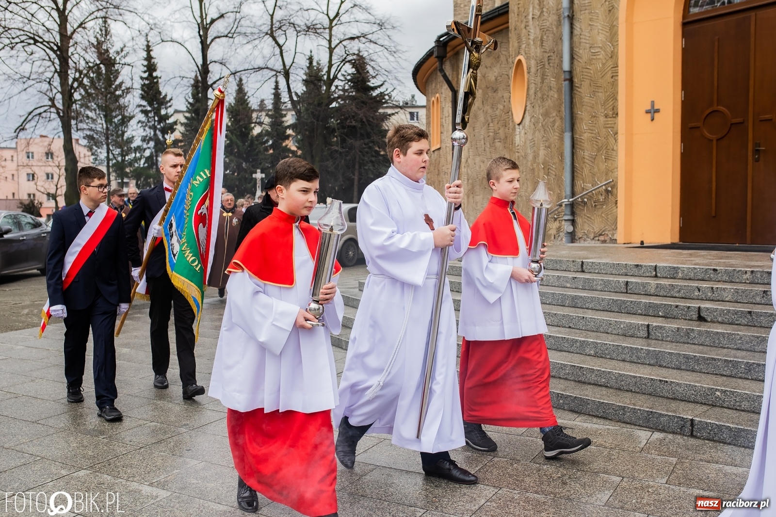 Zdjęcie w galerii na portalu naszraciborz.pl: Przy więzieniu odsłonięto tablicę poświęconą bł. Ryszardowi Henkesowi  wiadomości z regionu