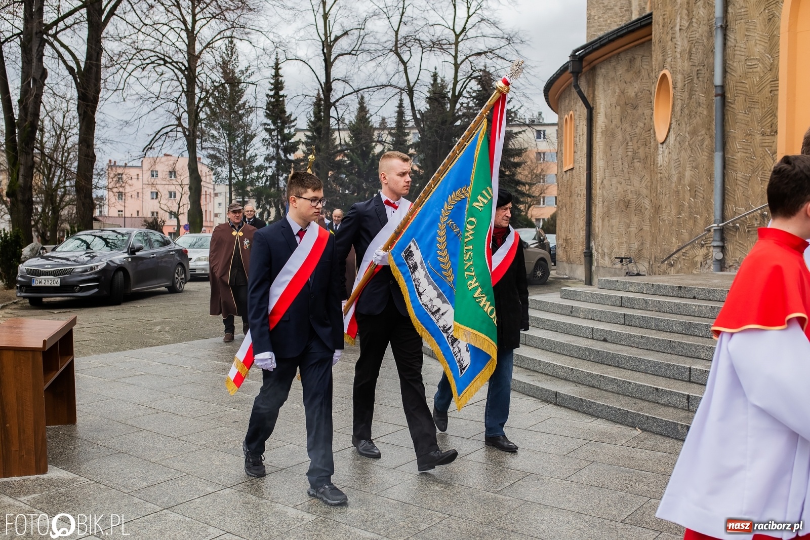 Zdjęcie w galerii na portalu naszraciborz.pl: Przy więzieniu odsłonięto tablicę poświęconą bł. Ryszardowi Henkesowi  wiadomości z regionu