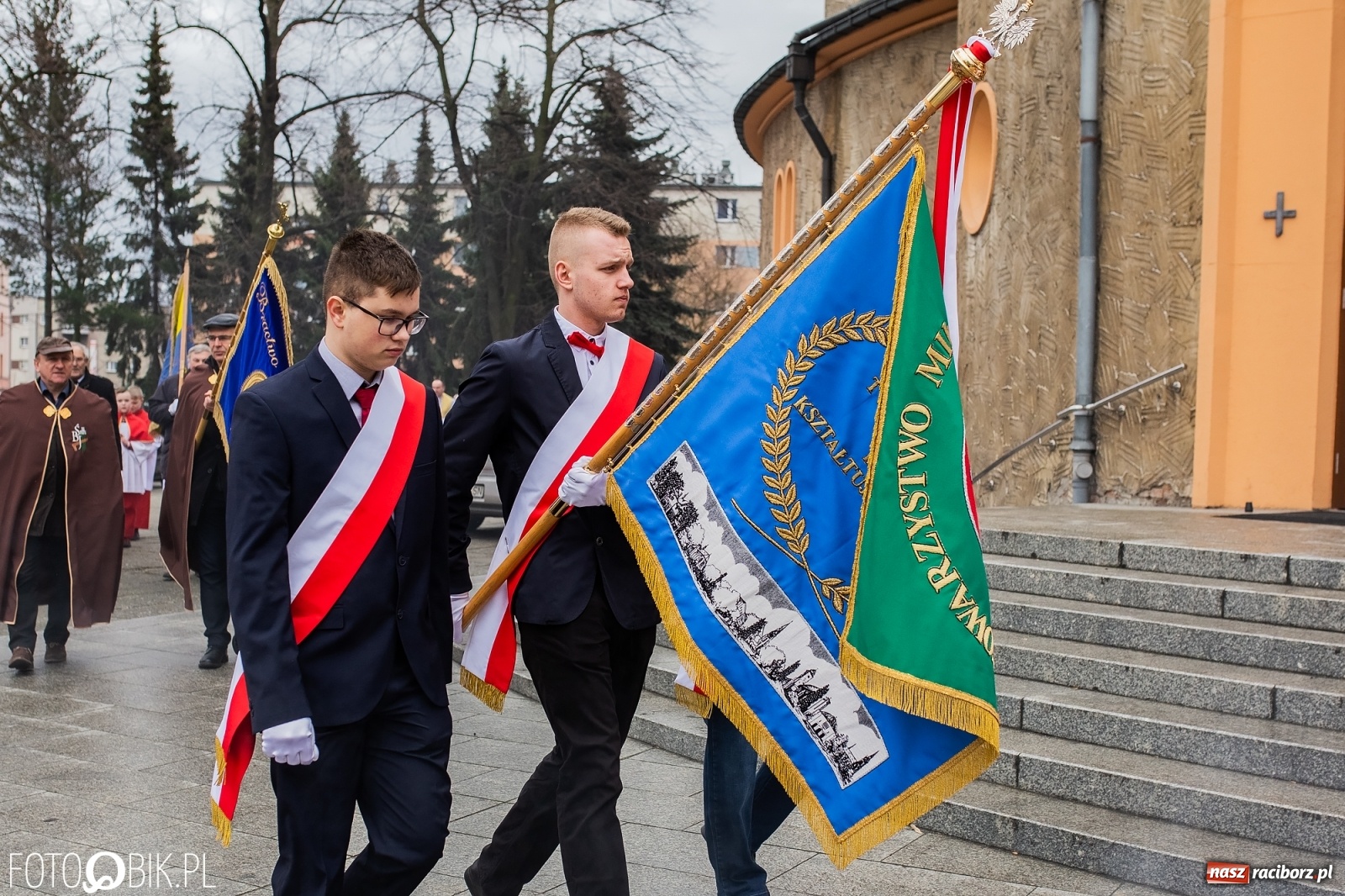 Zdjęcie w galerii na portalu naszraciborz.pl: Przy więzieniu odsłonięto tablicę poświęconą bł. Ryszardowi Henkesowi  wiadomości z regionu