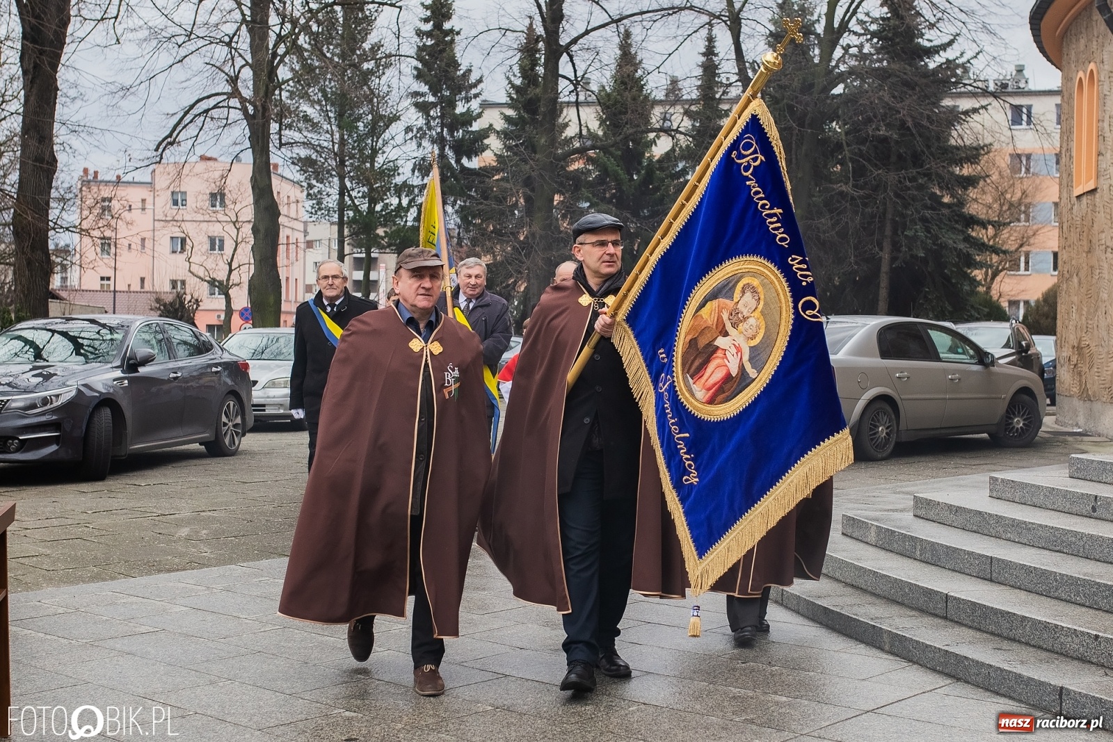 Zdjęcie w galerii na portalu naszraciborz.pl: Przy więzieniu odsłonięto tablicę poświęconą bł. Ryszardowi Henkesowi  wiadomości z regionu