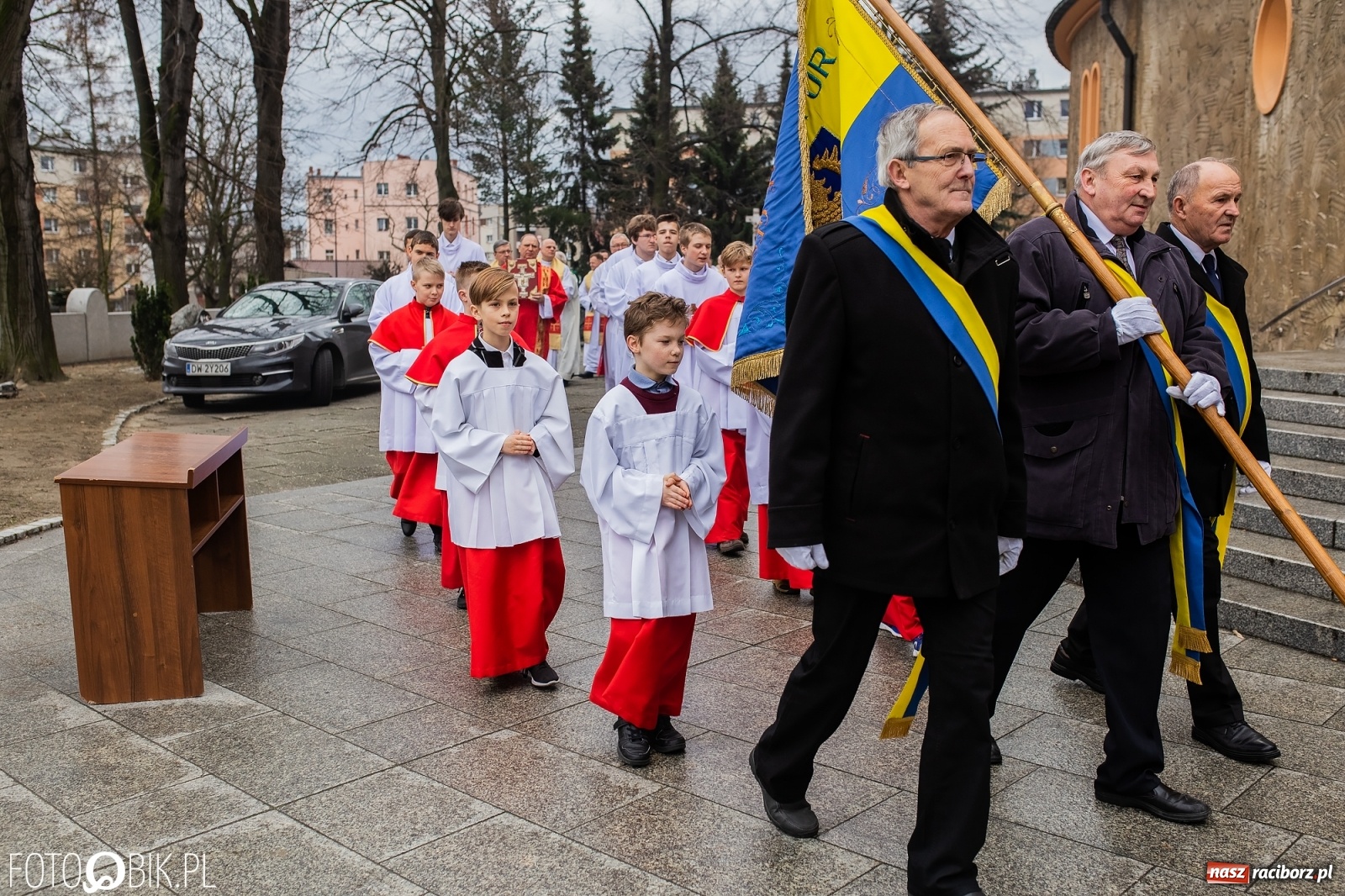 Zdjęcie w galerii na portalu naszraciborz.pl: Przy więzieniu odsłonięto tablicę poświęconą bł. Ryszardowi Henkesowi  wiadomości z regionu