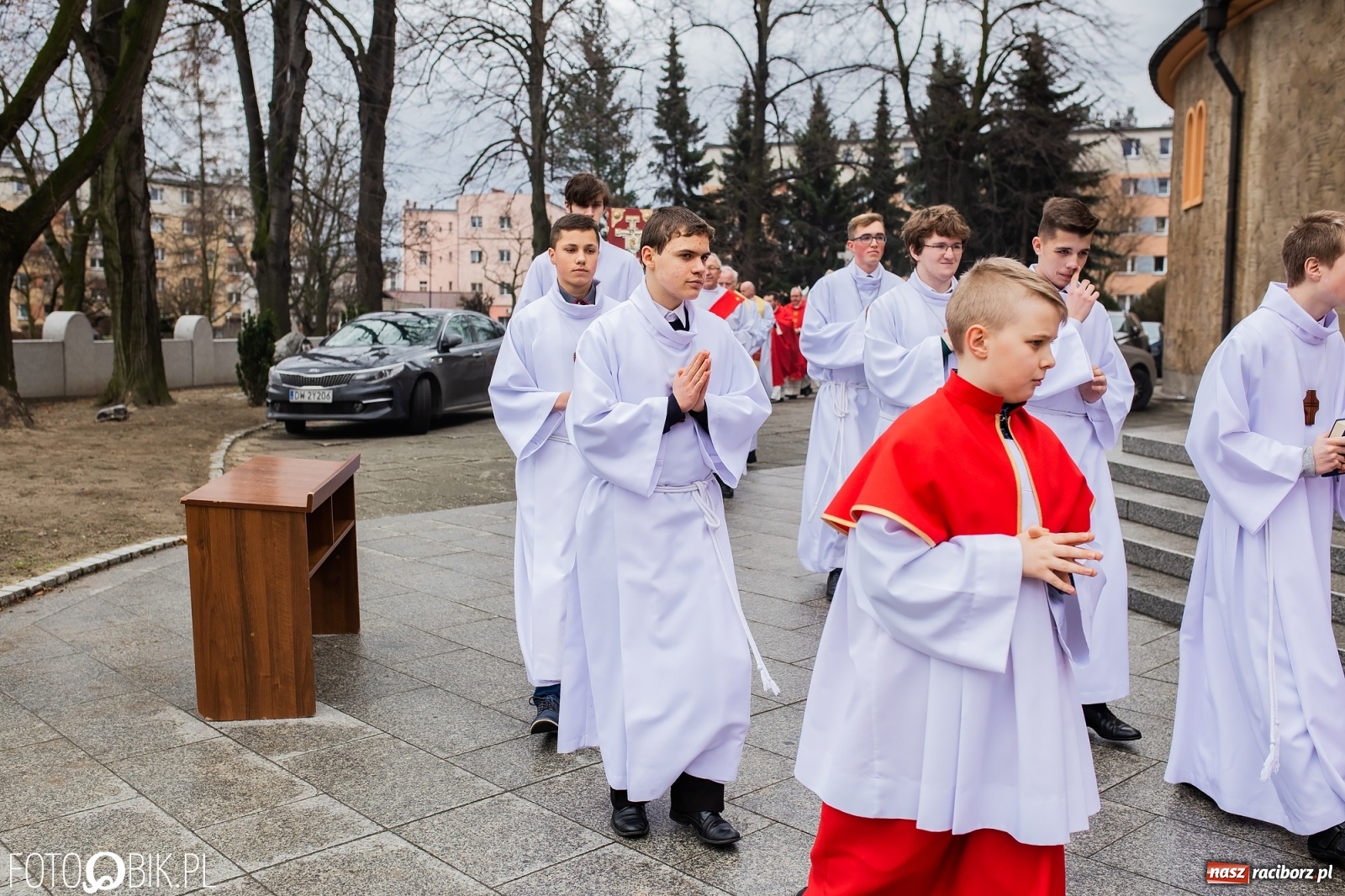 Zdjęcie w galerii na portalu naszraciborz.pl: Przy więzieniu odsłonięto tablicę poświęconą bł. Ryszardowi Henkesowi  wiadomości z regionu
