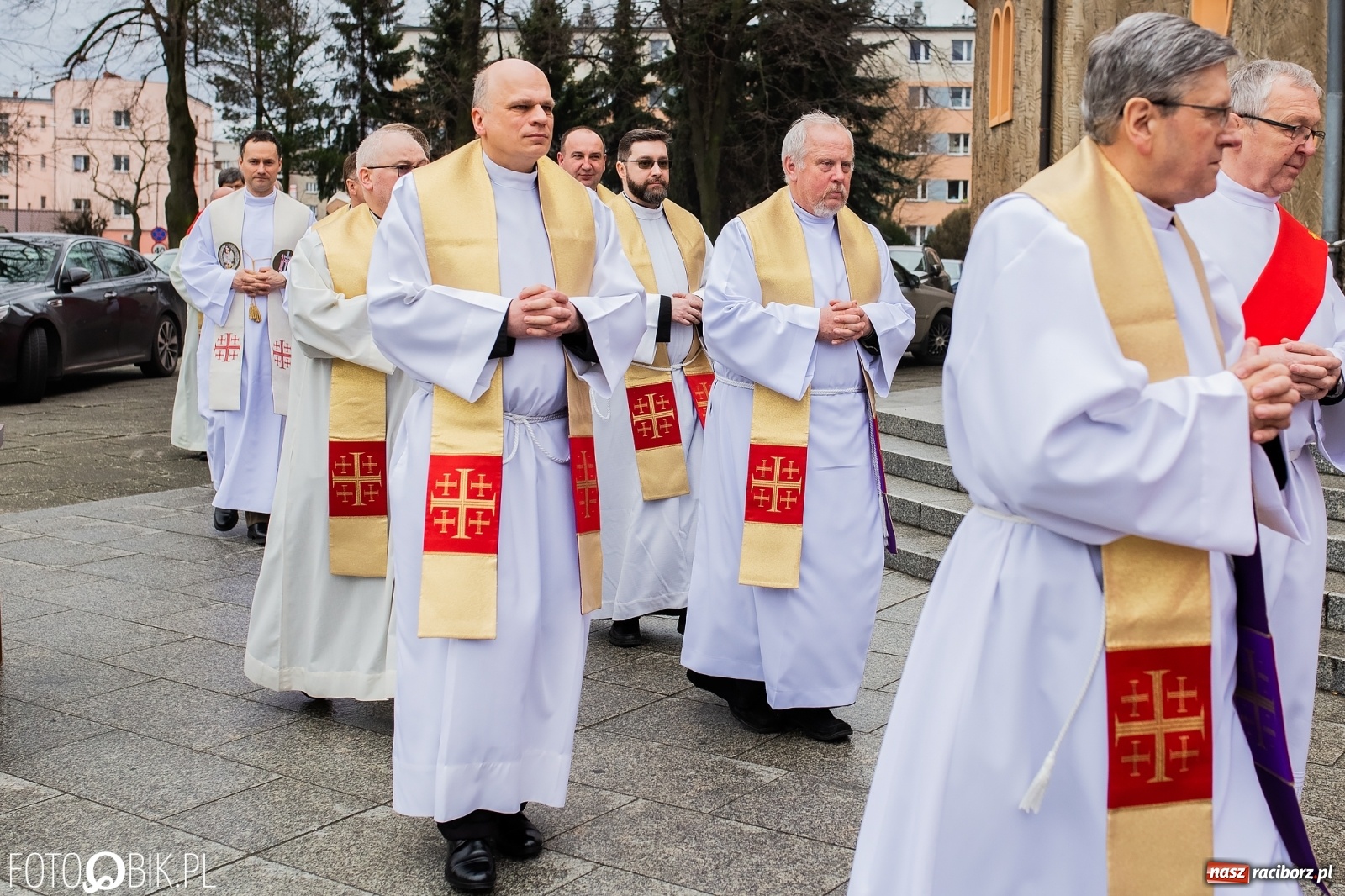Zdjęcie w galerii na portalu naszraciborz.pl: Przy więzieniu odsłonięto tablicę poświęconą bł. Ryszardowi Henkesowi  wiadomości z regionu
