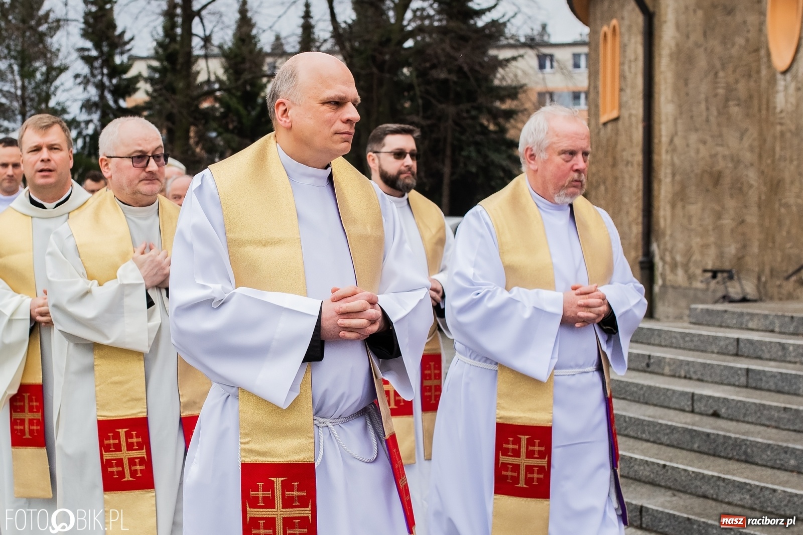 Zdjęcie w galerii na portalu naszraciborz.pl: Przy więzieniu odsłonięto tablicę poświęconą bł. Ryszardowi Henkesowi  wiadomości z regionu