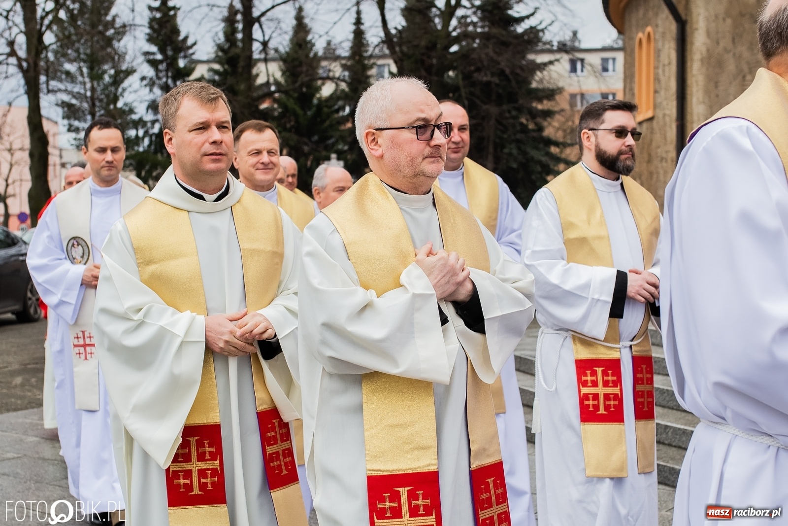 Zdjęcie w galerii na portalu naszraciborz.pl: Przy więzieniu odsłonięto tablicę poświęconą bł. Ryszardowi Henkesowi  wiadomości z regionu
