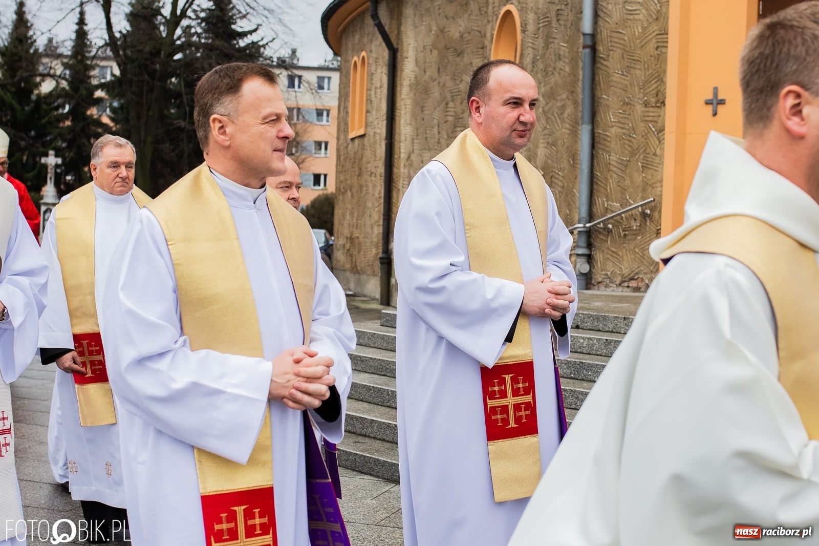 Zdjęcie w galerii na portalu naszraciborz.pl: Przy więzieniu odsłonięto tablicę poświęconą bł. Ryszardowi Henkesowi  wiadomości z regionu