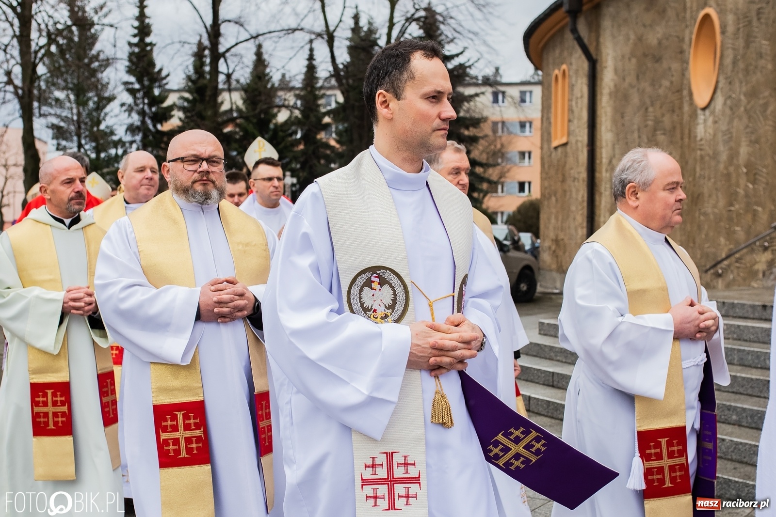 Zdjęcie w galerii na portalu naszraciborz.pl: Przy więzieniu odsłonięto tablicę poświęconą bł. Ryszardowi Henkesowi  wiadomości z regionu