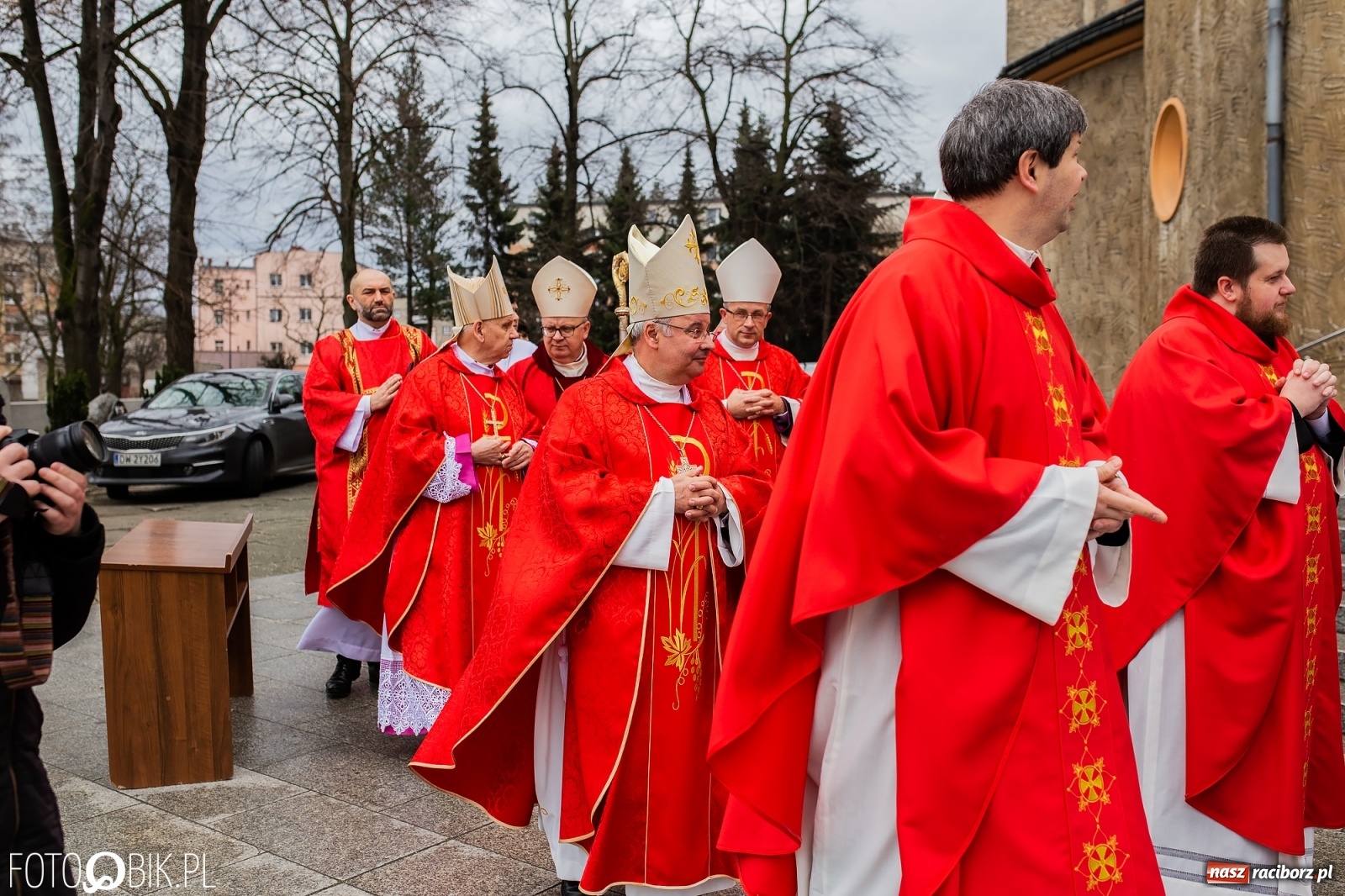 Zdjęcie w galerii na portalu naszraciborz.pl: Przy więzieniu odsłonięto tablicę poświęconą bł. Ryszardowi Henkesowi  wiadomości z regionu