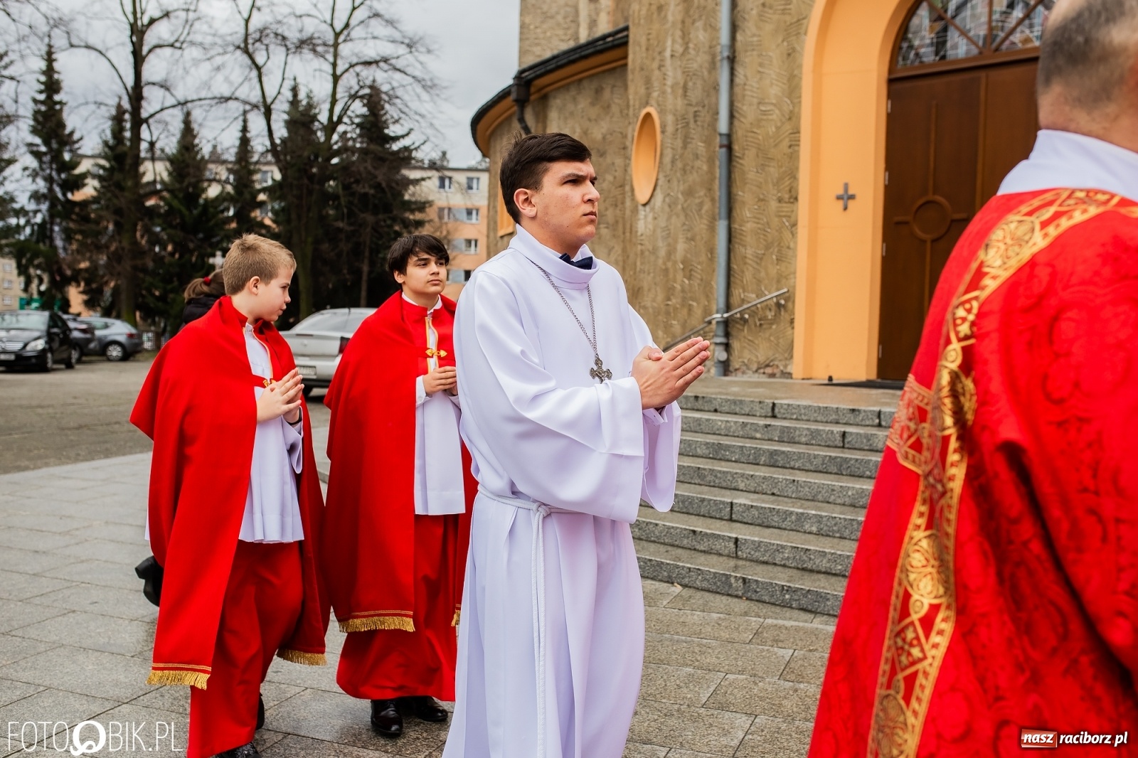 Zdjęcie w galerii na portalu naszraciborz.pl: Przy więzieniu odsłonięto tablicę poświęconą bł. Ryszardowi Henkesowi  wiadomości z regionu