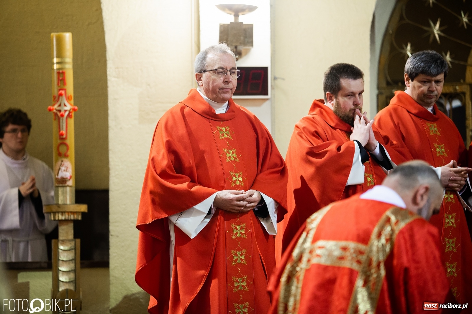 Zdjęcie w galerii na portalu naszraciborz.pl: Przy więzieniu odsłonięto tablicę poświęconą bł. Ryszardowi Henkesowi  wiadomości z regionu