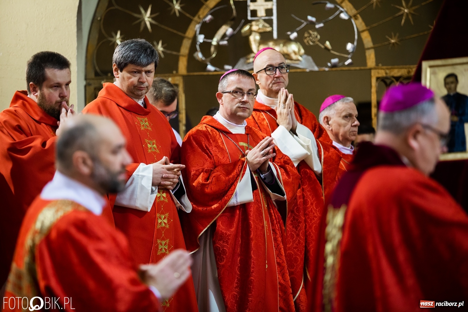 Zdjęcie w galerii na portalu naszraciborz.pl: Przy więzieniu odsłonięto tablicę poświęconą bł. Ryszardowi Henkesowi  wiadomości z regionu