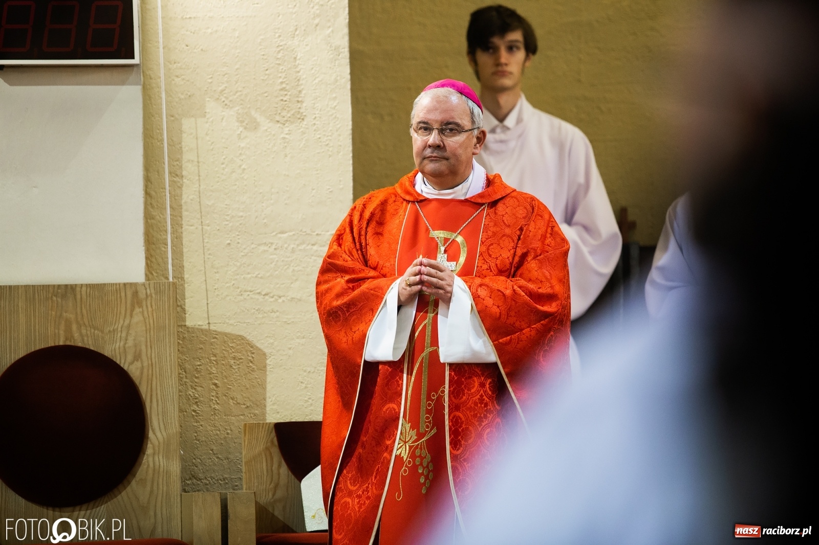 Zdjęcie w galerii na portalu naszraciborz.pl: Przy więzieniu odsłonięto tablicę poświęconą bł. Ryszardowi Henkesowi  wiadomości z regionu