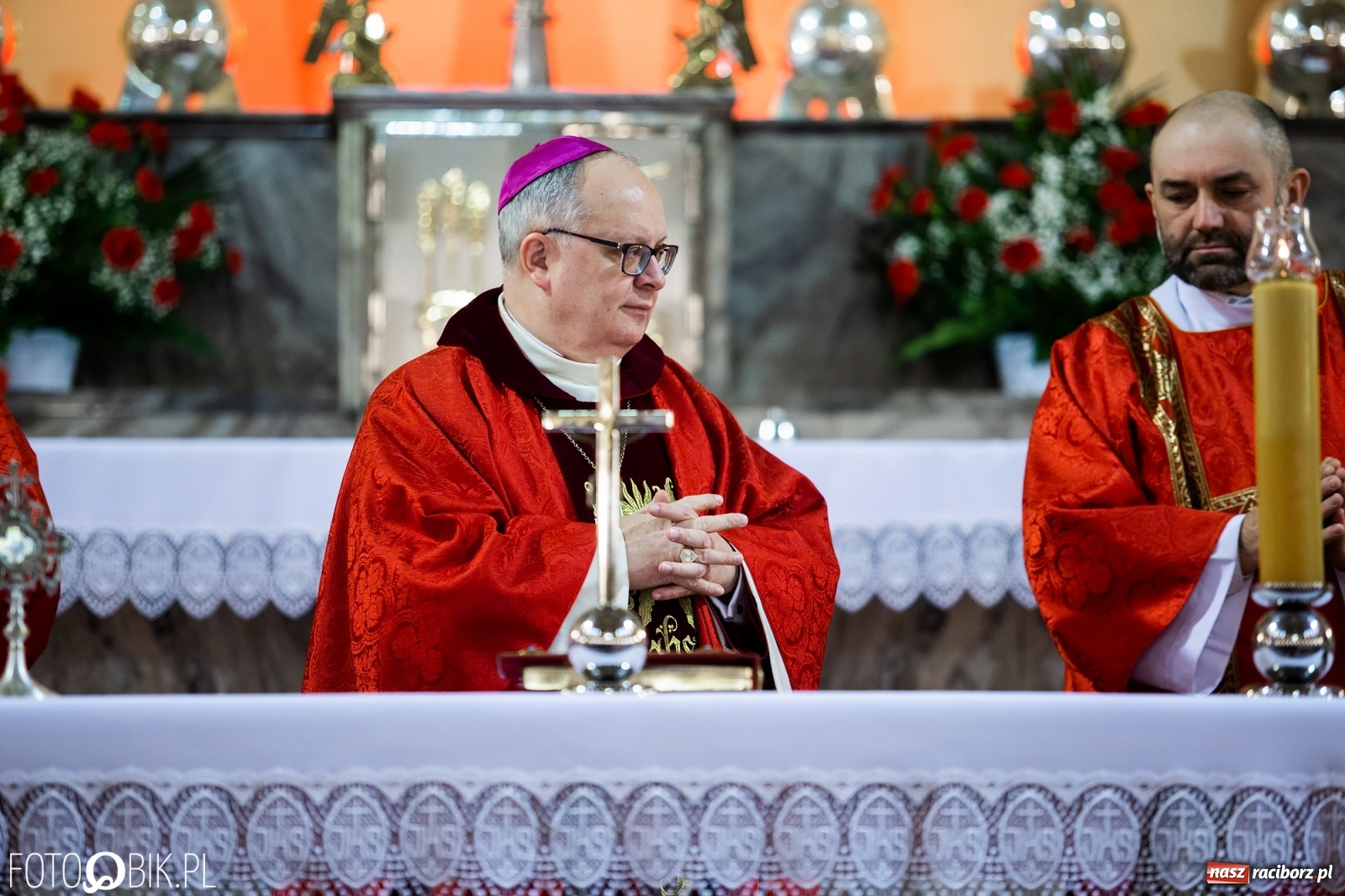 Zdjęcie w galerii na portalu naszraciborz.pl: Przy więzieniu odsłonięto tablicę poświęconą bł. Ryszardowi Henkesowi  wiadomości z regionu