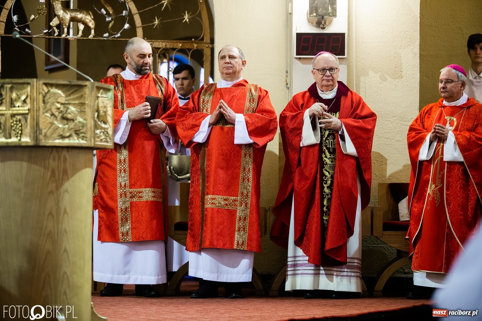 Zdjęcie w galerii na portalu naszraciborz.pl: Przy więzieniu odsłonięto tablicę poświęconą bł. Ryszardowi Henkesowi  wiadomości z regionu