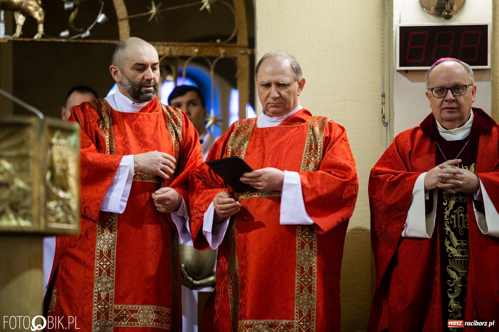 Zdjęcie w galerii na portalu naszraciborz.pl: Przy więzieniu odsłonięto tablicę poświęconą bł. Ryszardowi Henkesowi  wiadomości z regionu