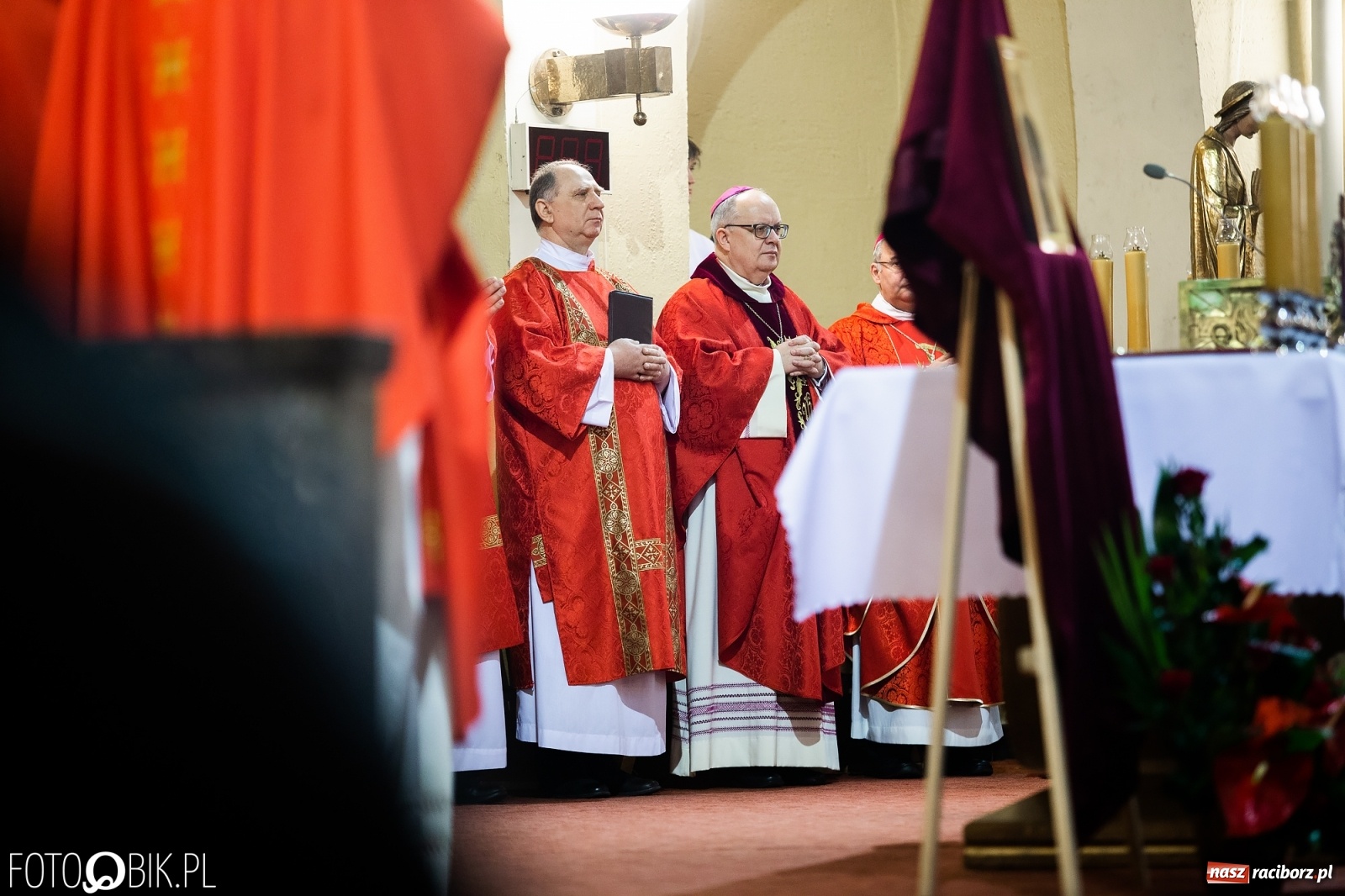 Zdjęcie w galerii na portalu naszraciborz.pl: Przy więzieniu odsłonięto tablicę poświęconą bł. Ryszardowi Henkesowi  wiadomości z regionu