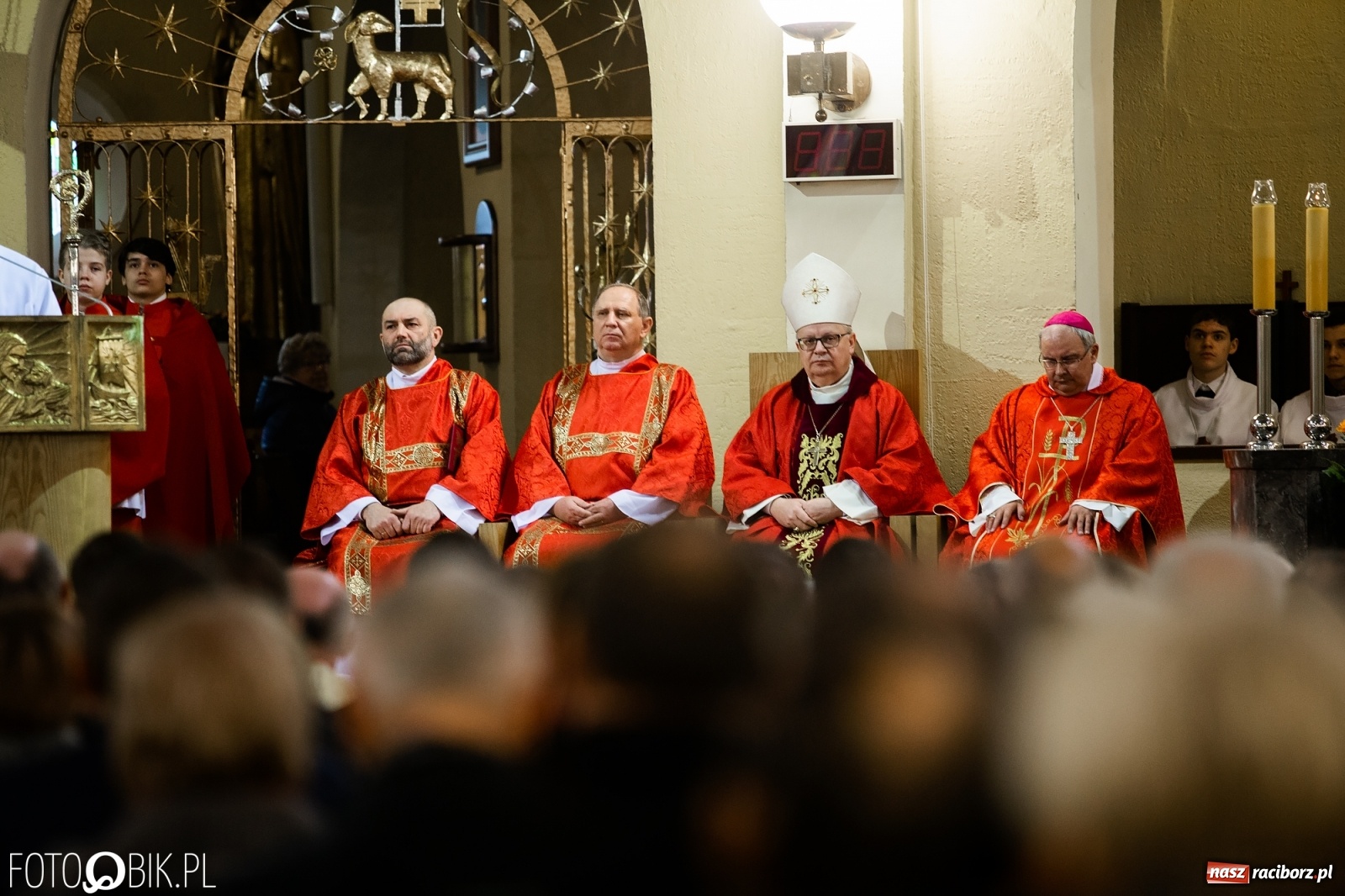 Zdjęcie w galerii na portalu naszraciborz.pl: Przy więzieniu odsłonięto tablicę poświęconą bł. Ryszardowi Henkesowi  wiadomości z regionu