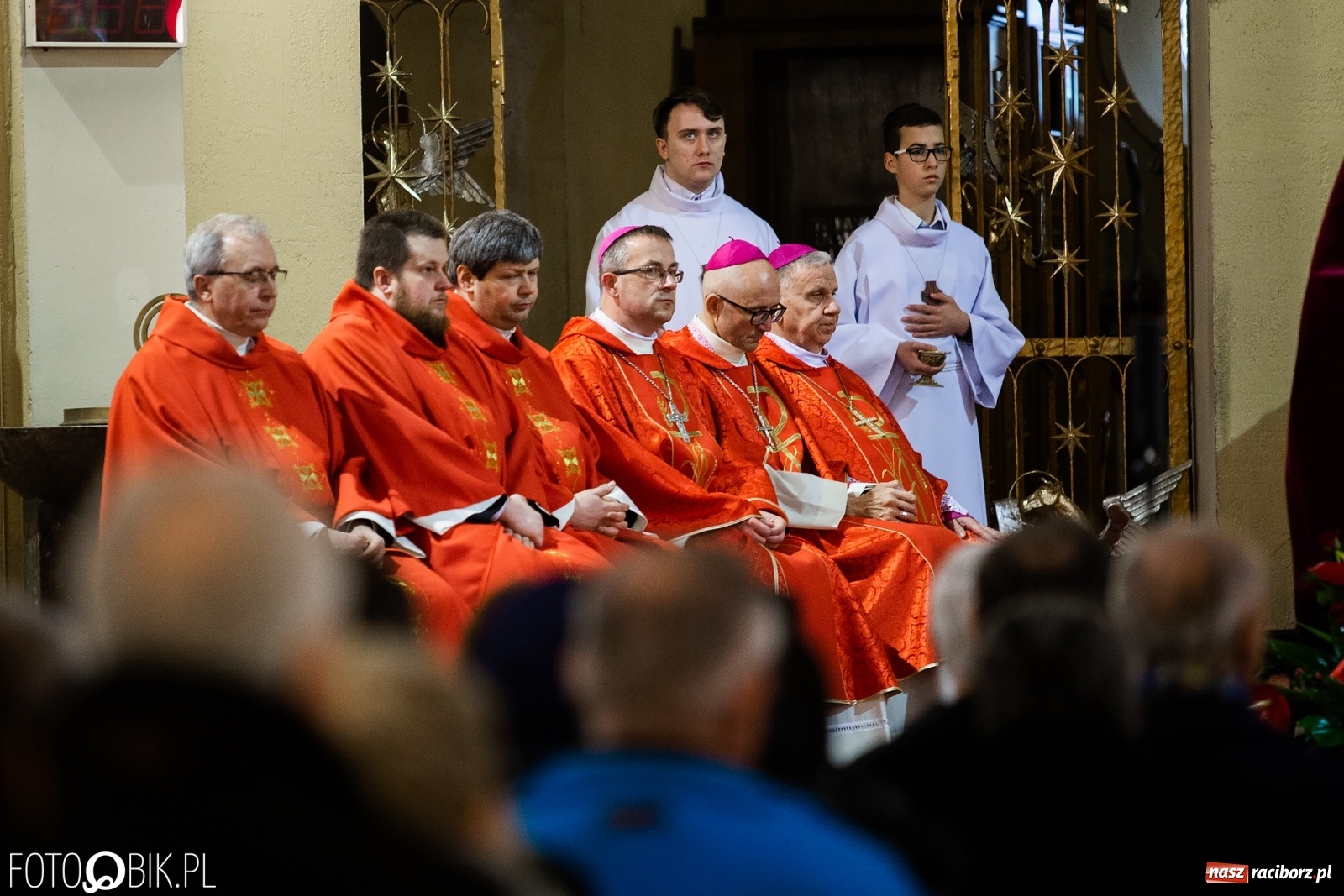 Zdjęcie w galerii na portalu naszraciborz.pl: Przy więzieniu odsłonięto tablicę poświęconą bł. Ryszardowi Henkesowi  wiadomości z regionu