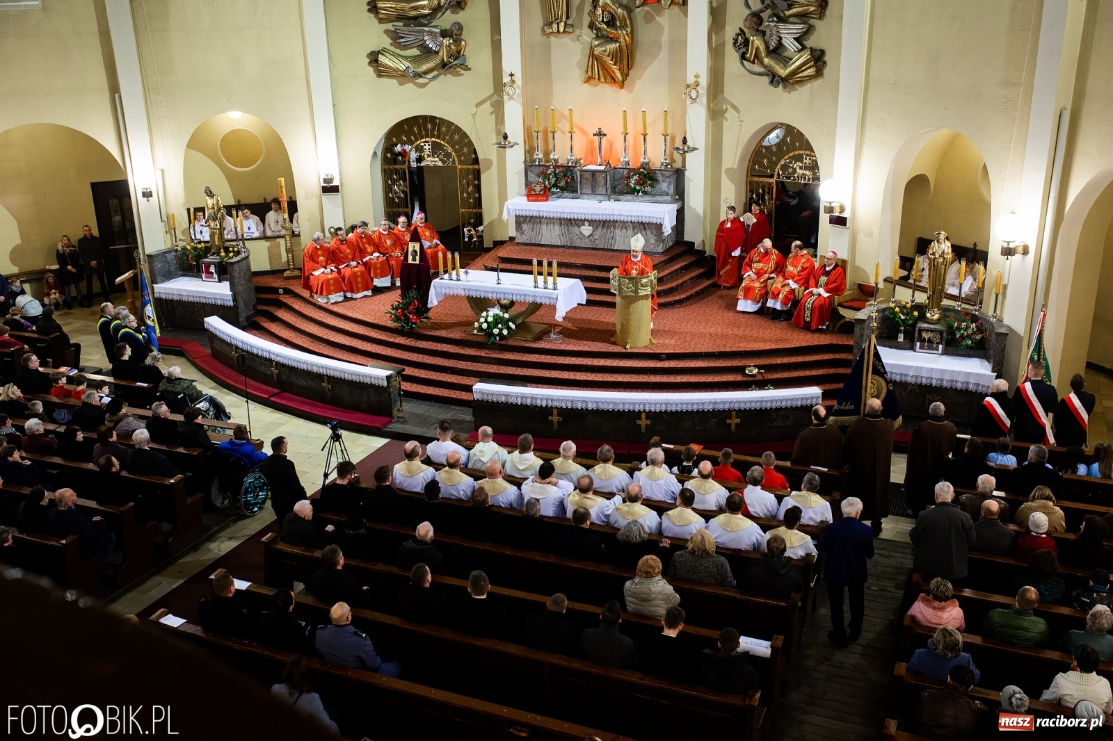 Zdjęcie w galerii na portalu naszraciborz.pl: Przy więzieniu odsłonięto tablicę poświęconą bł. Ryszardowi Henkesowi  wiadomości z regionu