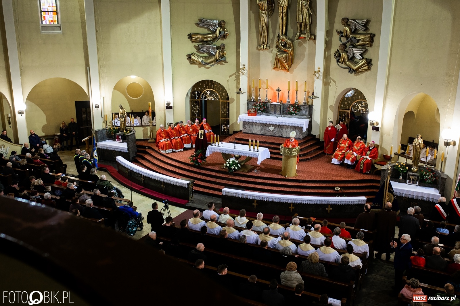 Zdjęcie w galerii na portalu naszraciborz.pl: Przy więzieniu odsłonięto tablicę poświęconą bł. Ryszardowi Henkesowi  wiadomości z regionu