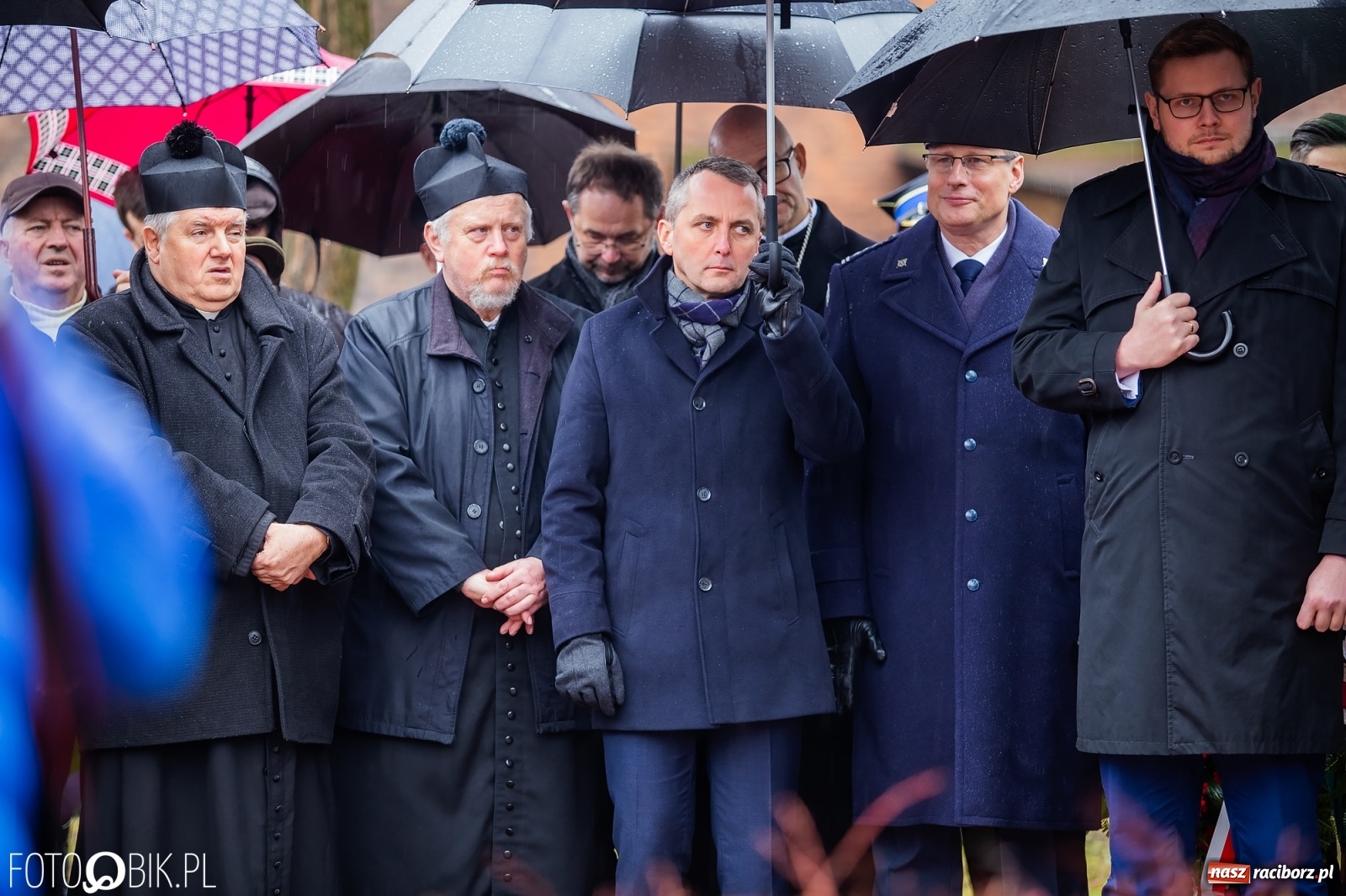 Zdjęcie w galerii na portalu naszraciborz.pl: Przy więzieniu odsłonięto tablicę poświęconą bł. Ryszardowi Henkesowi  wiadomości z regionu