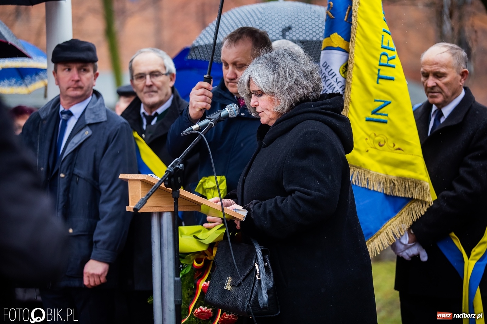 Zdjęcie w galerii na portalu naszraciborz.pl: Przy więzieniu odsłonięto tablicę poświęconą bł. Ryszardowi Henkesowi  wiadomości z regionu