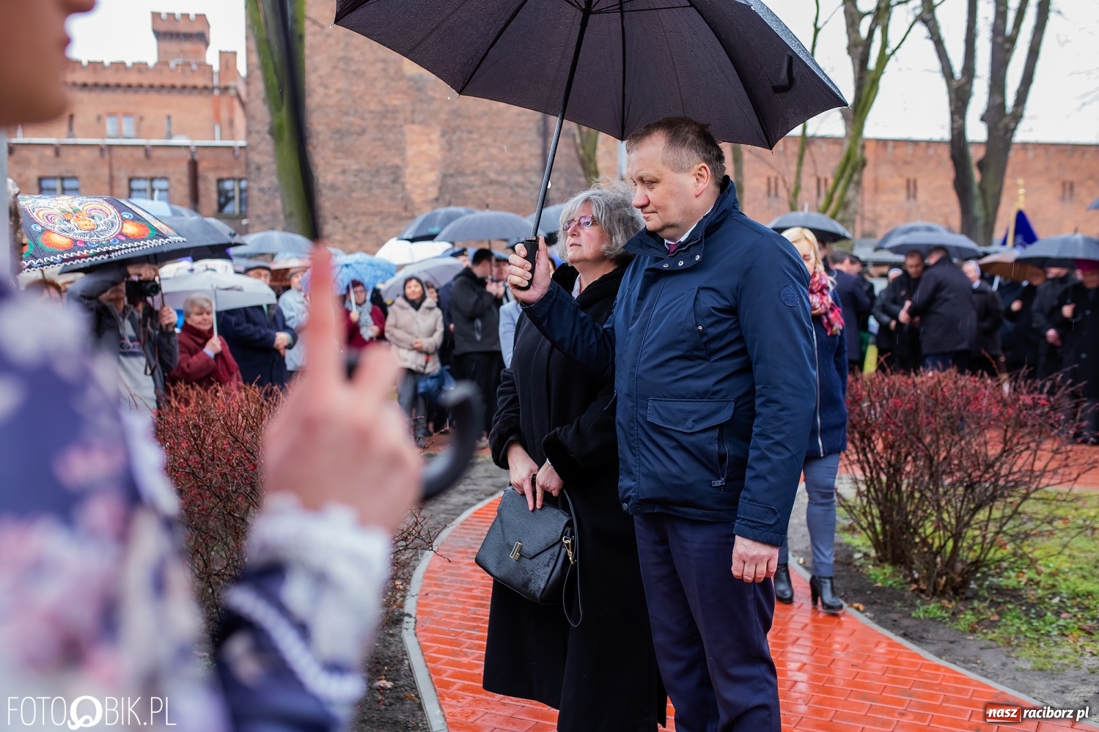 Zdjęcie w galerii na portalu naszraciborz.pl: Przy więzieniu odsłonięto tablicę poświęconą bł. Ryszardowi Henkesowi  wiadomości z regionu