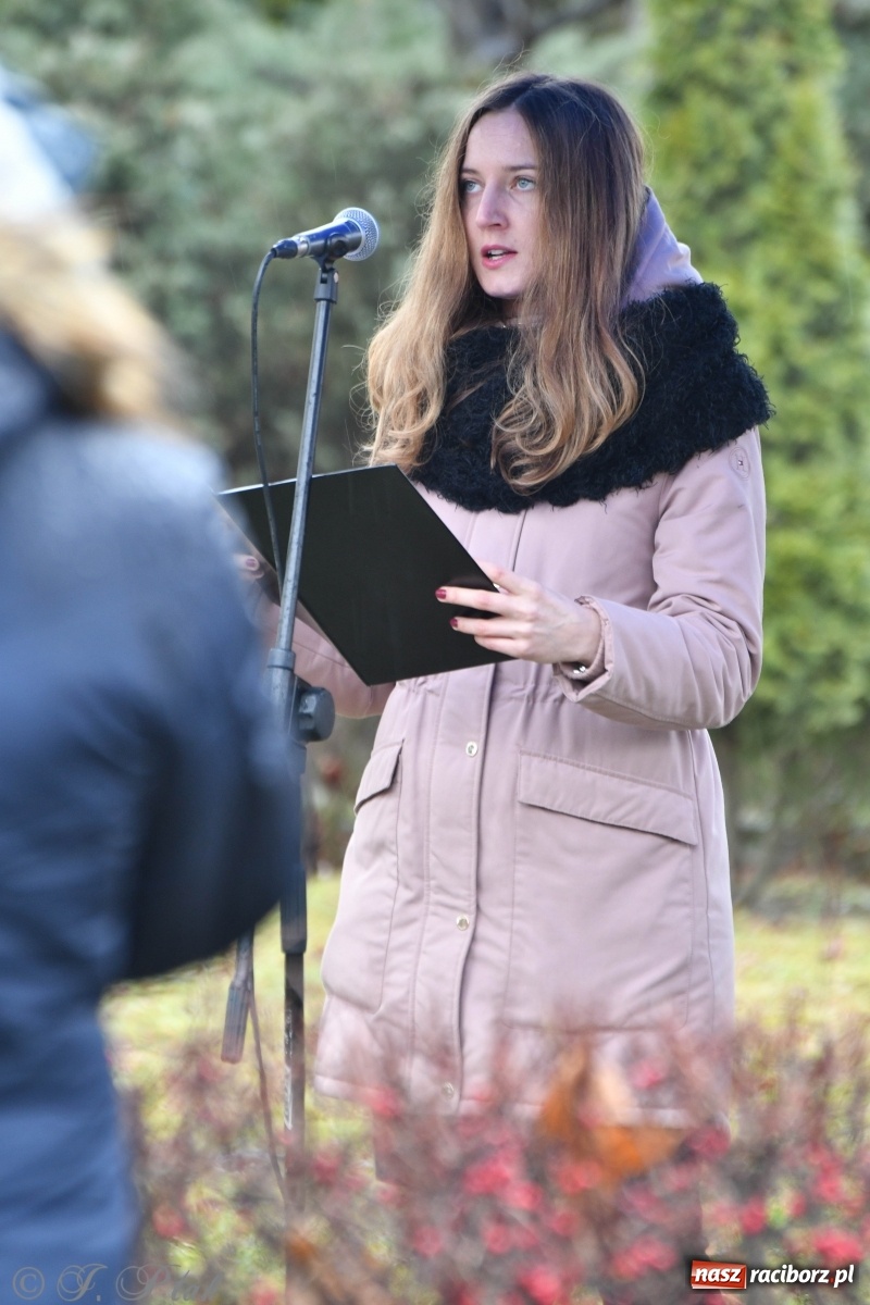 Zdjęcie w galerii na portalu naszraciborz.pl: Przy więzieniu odsłonięto tablicę poświęconą bł. Ryszardowi Henkesowi  wiadomości z regionu