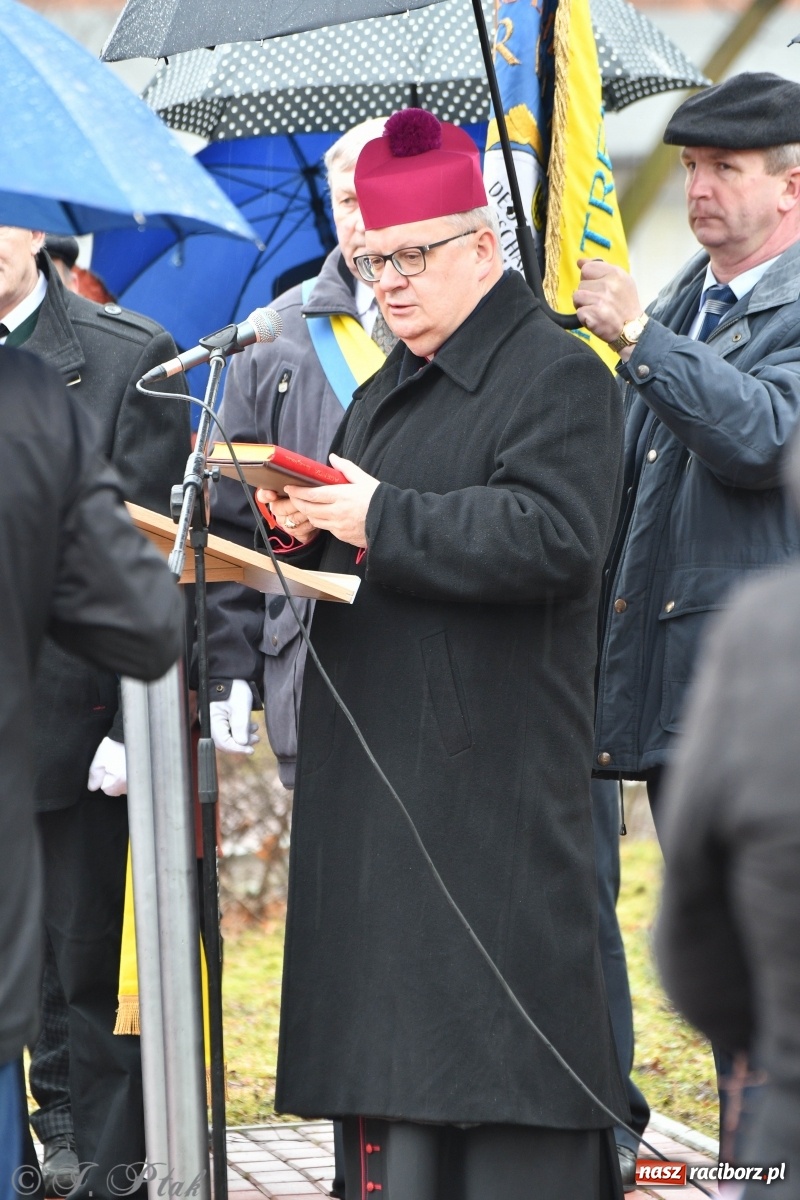 Zdjęcie w galerii na portalu naszraciborz.pl: Przy więzieniu odsłonięto tablicę poświęconą bł. Ryszardowi Henkesowi  wiadomości z regionu