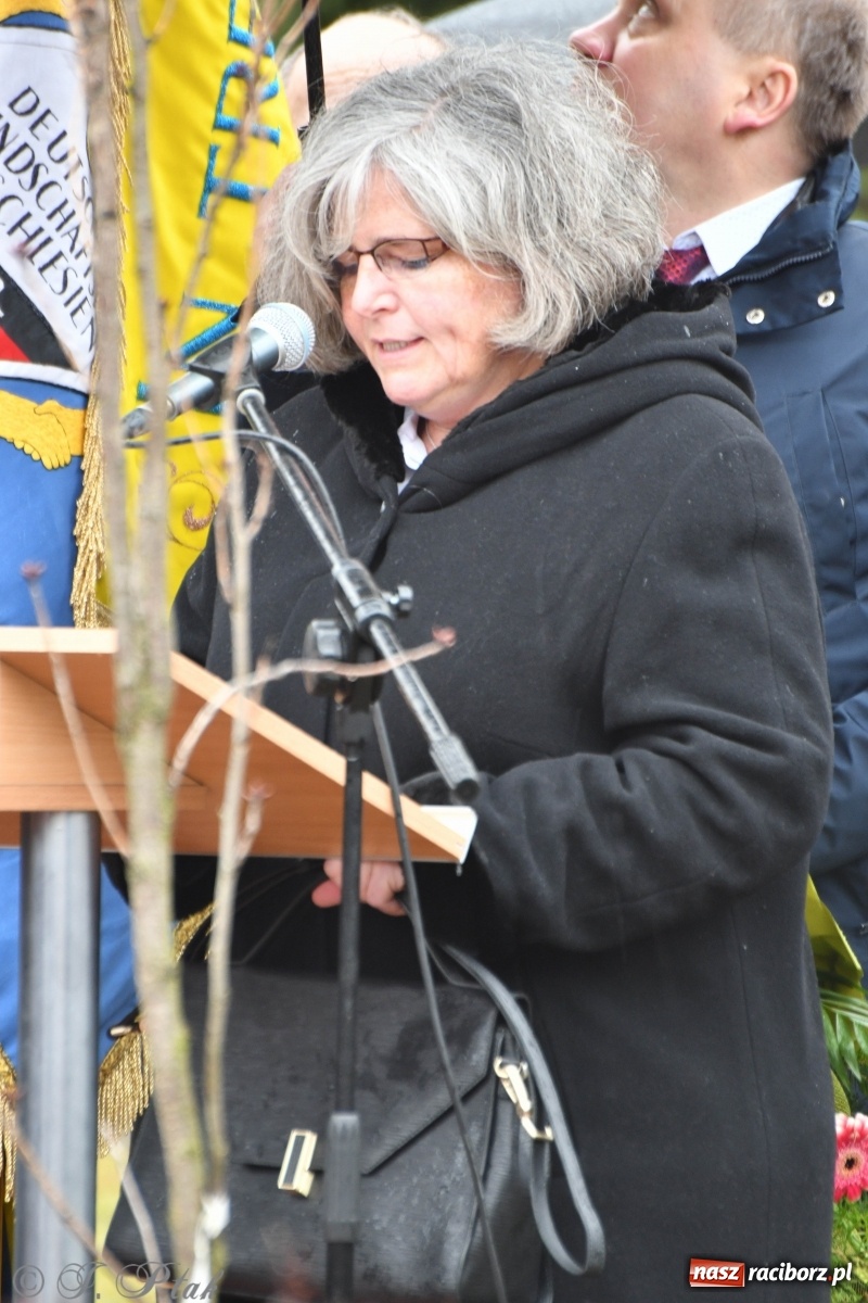Zdjęcie w galerii na portalu naszraciborz.pl: Przy więzieniu odsłonięto tablicę poświęconą bł. Ryszardowi Henkesowi  wiadomości z regionu